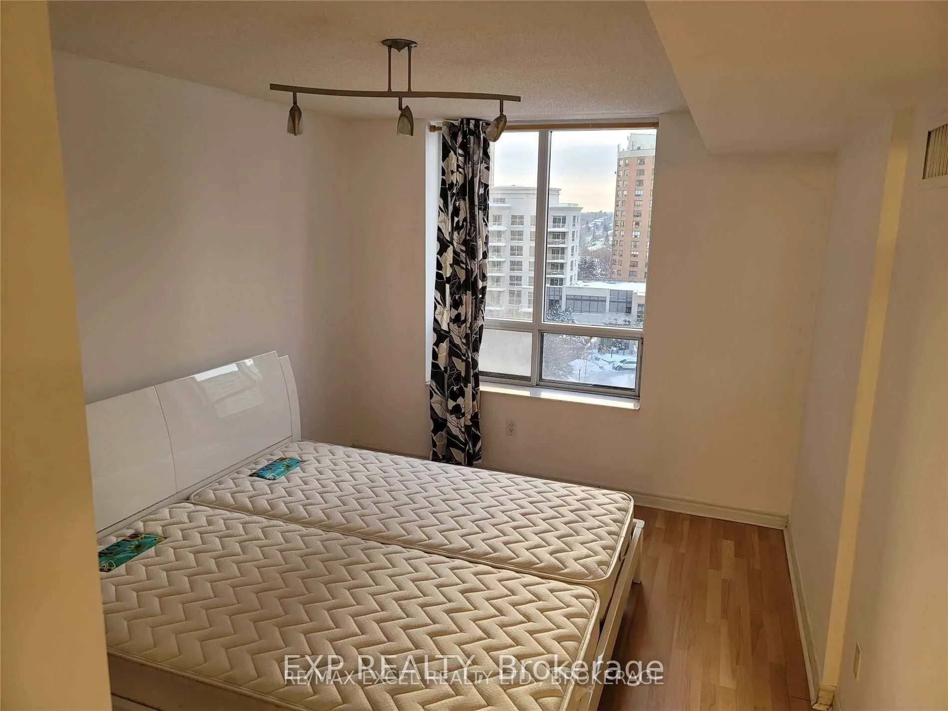 18 Sommerset Way, #1007