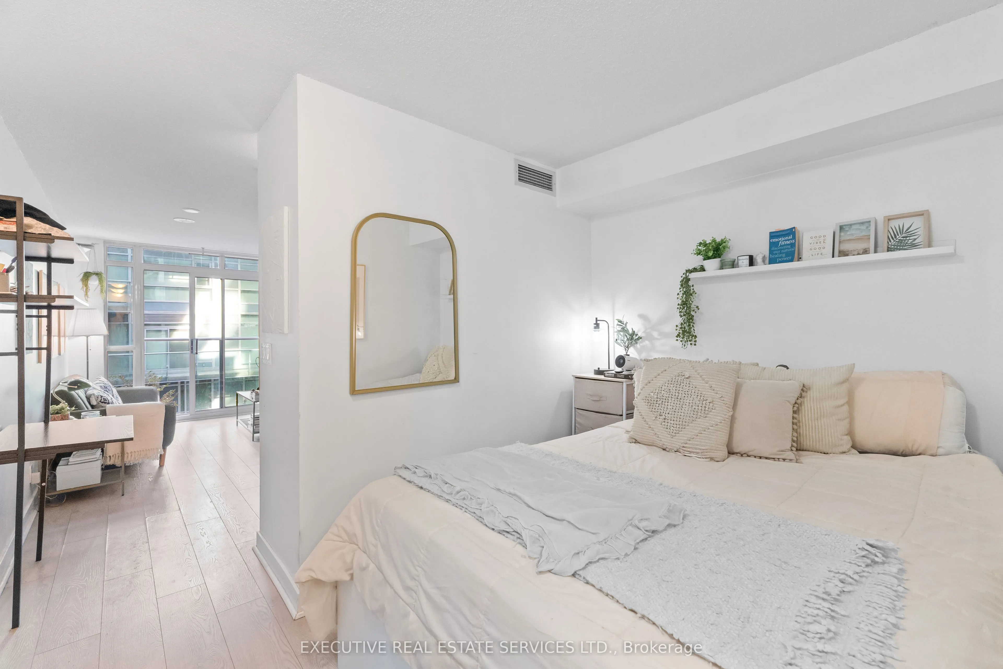 21 Nelson Street, #324