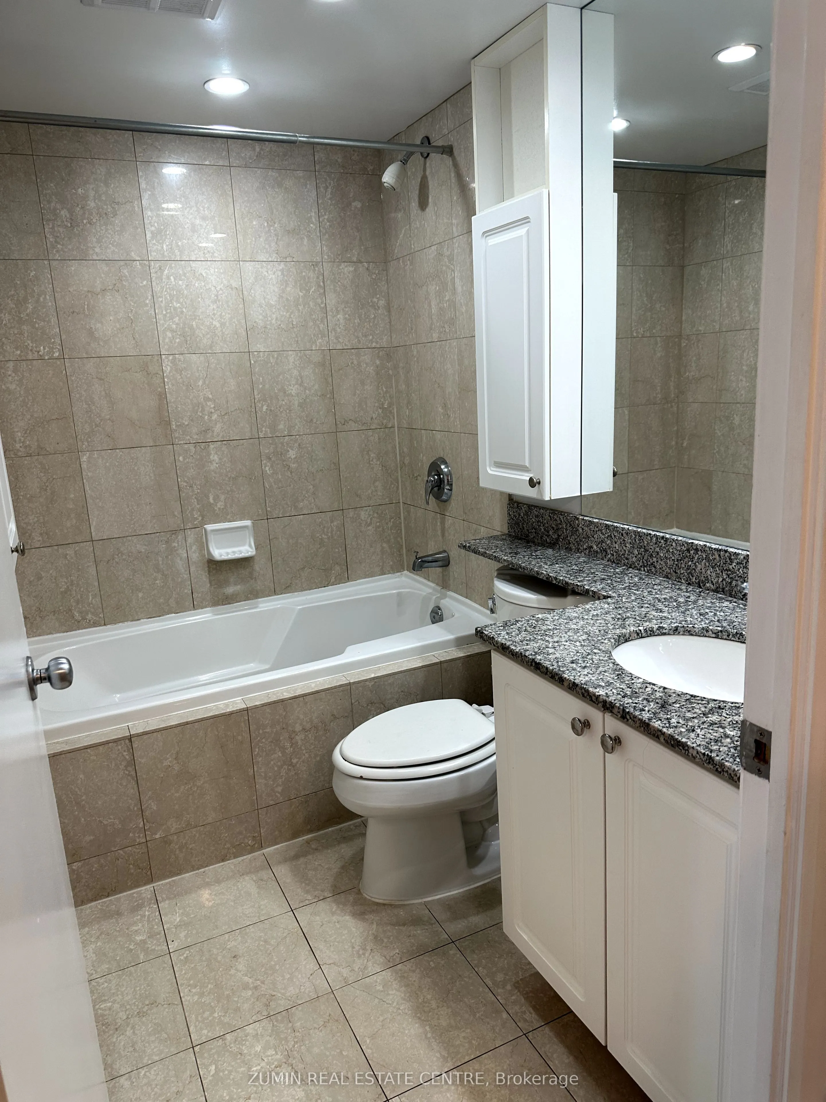 8 Park Road, #2116