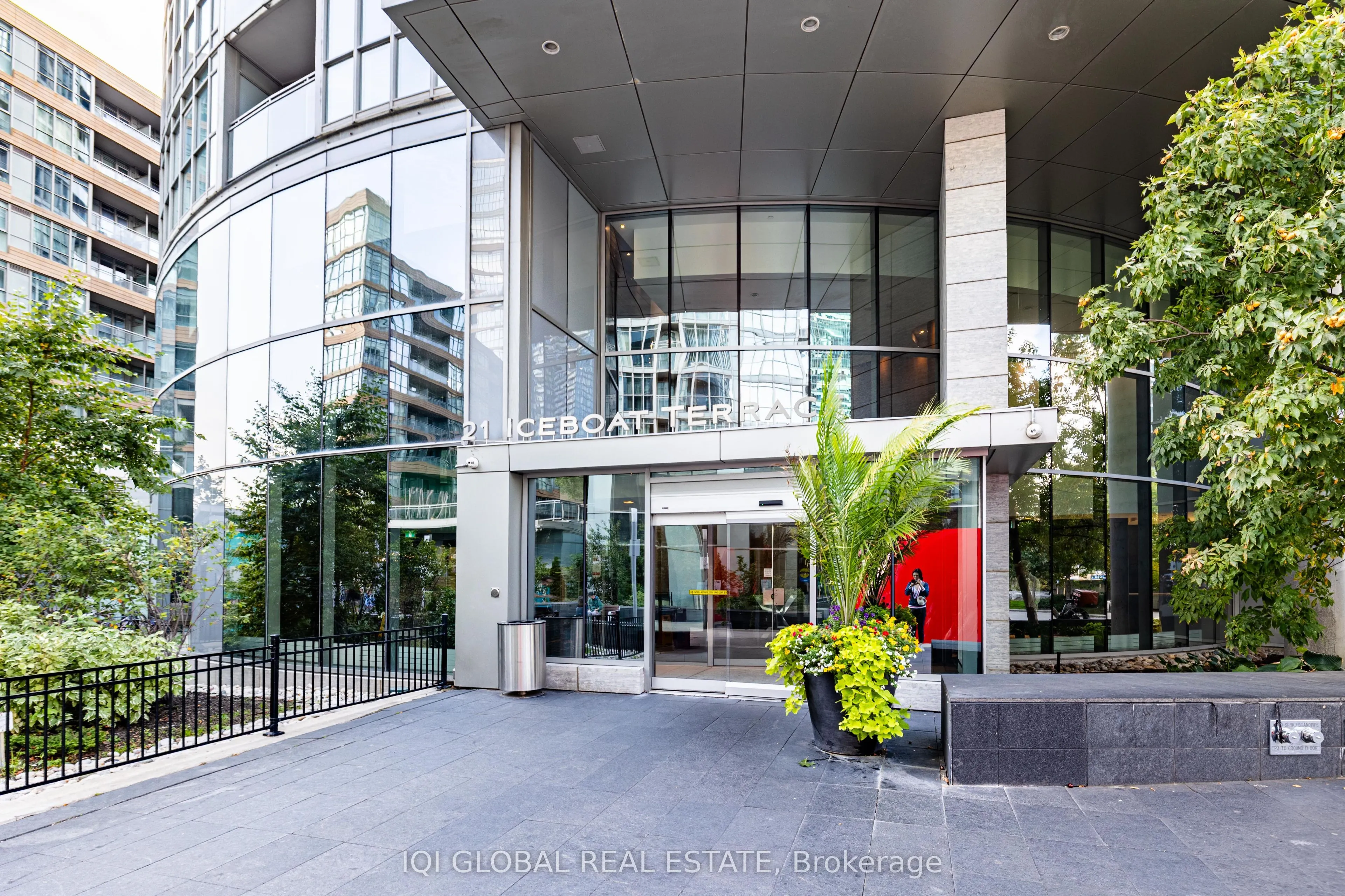 21 Iceboat Terrace, #1025
