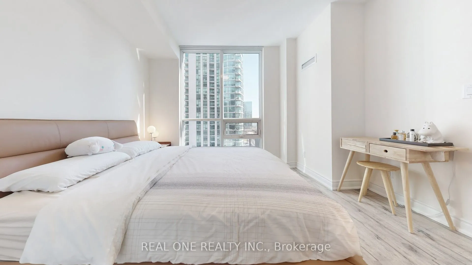 33 Bay Street, #1708