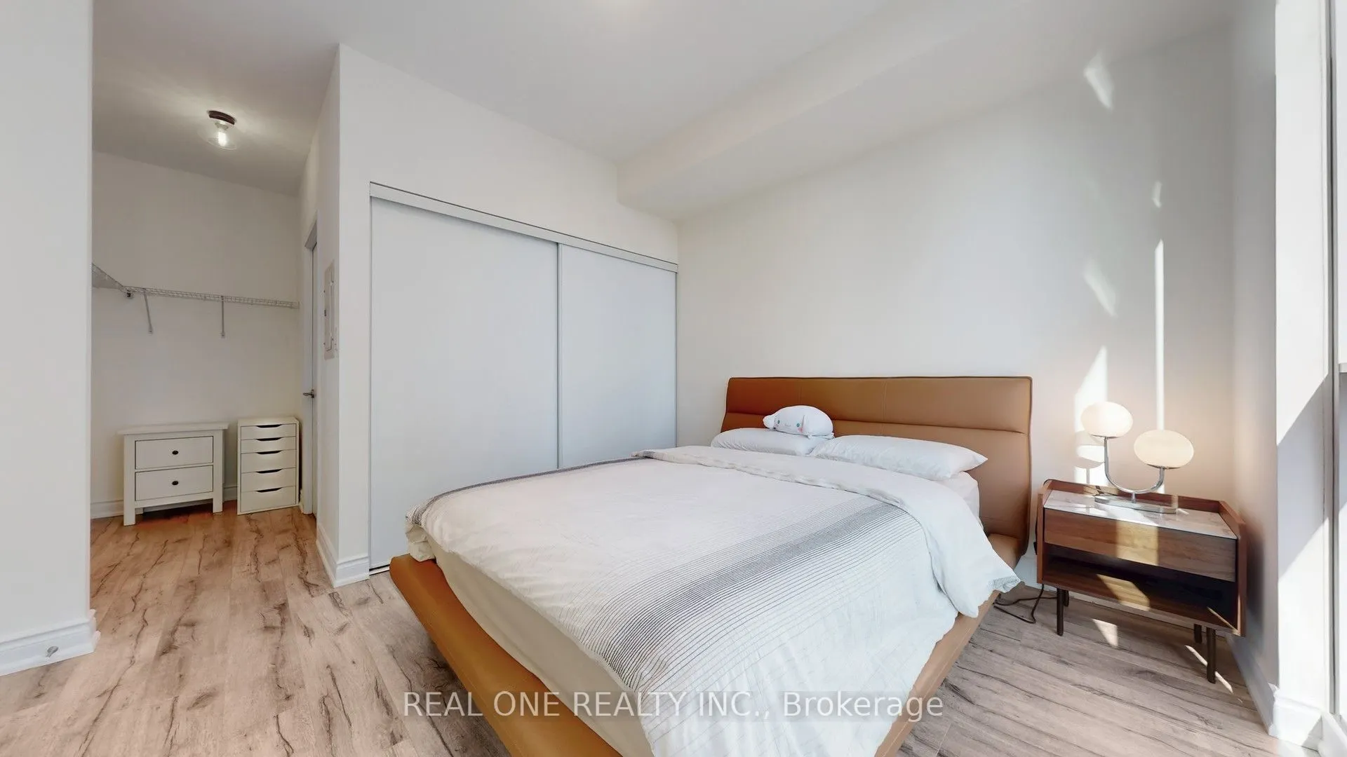 33 Bay Street, #1708