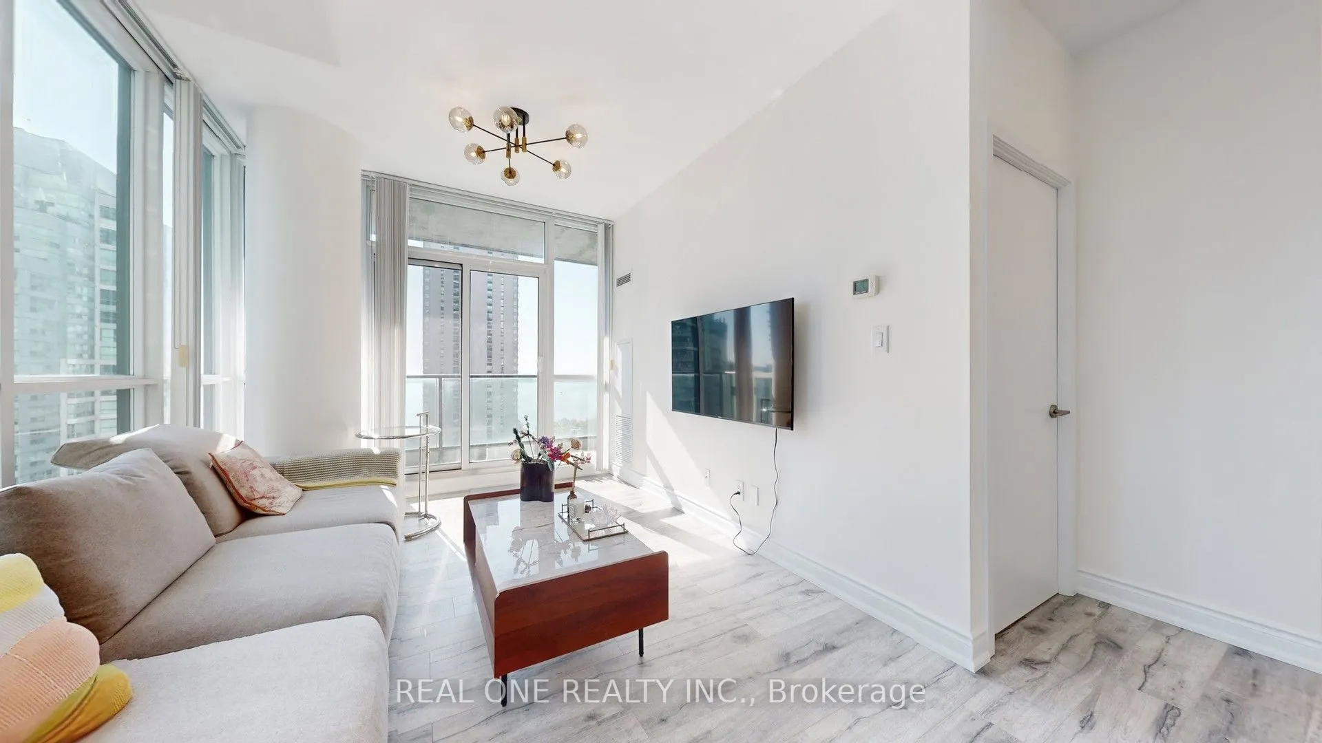 33 Bay Street, #1708