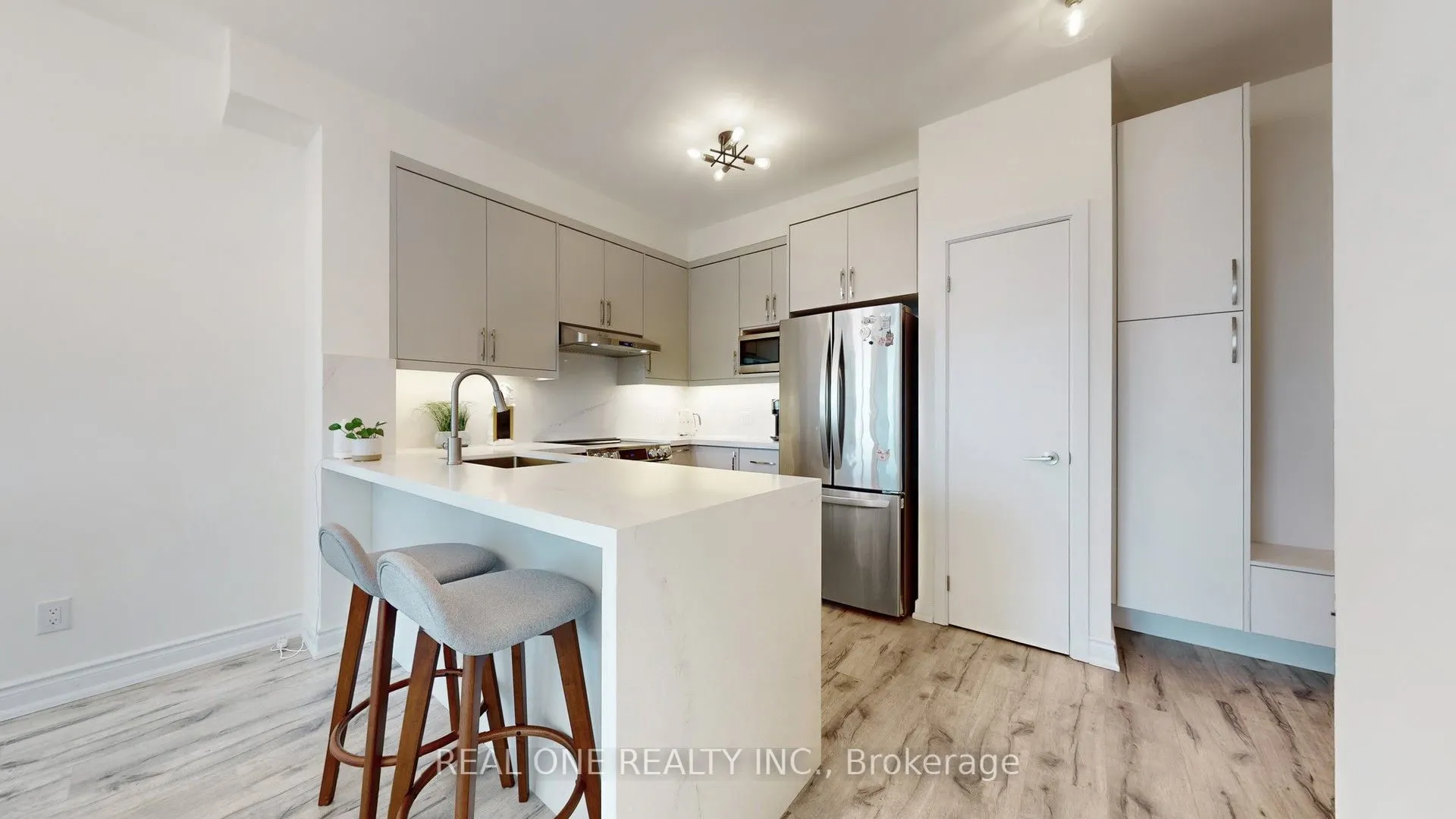 33 Bay Street, #1708