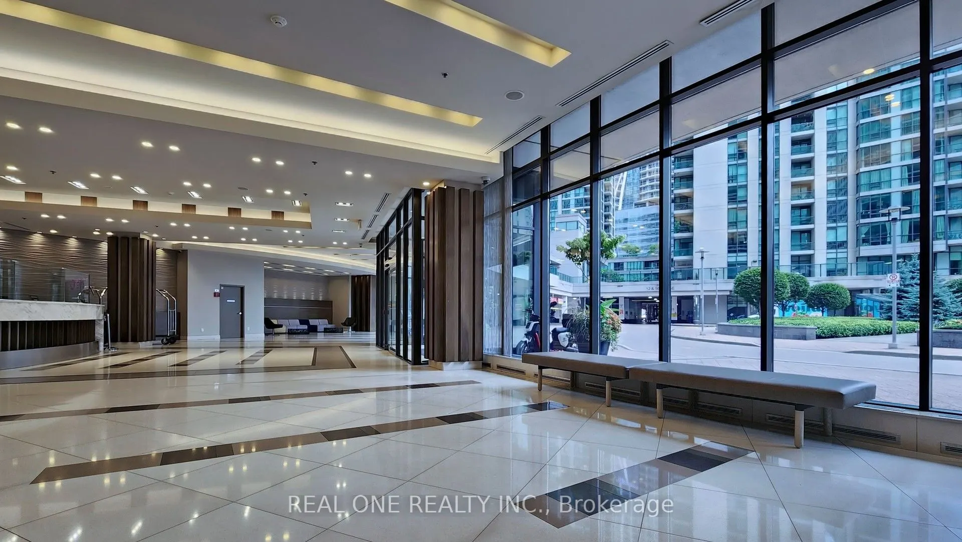 33 Bay Street, #1708
