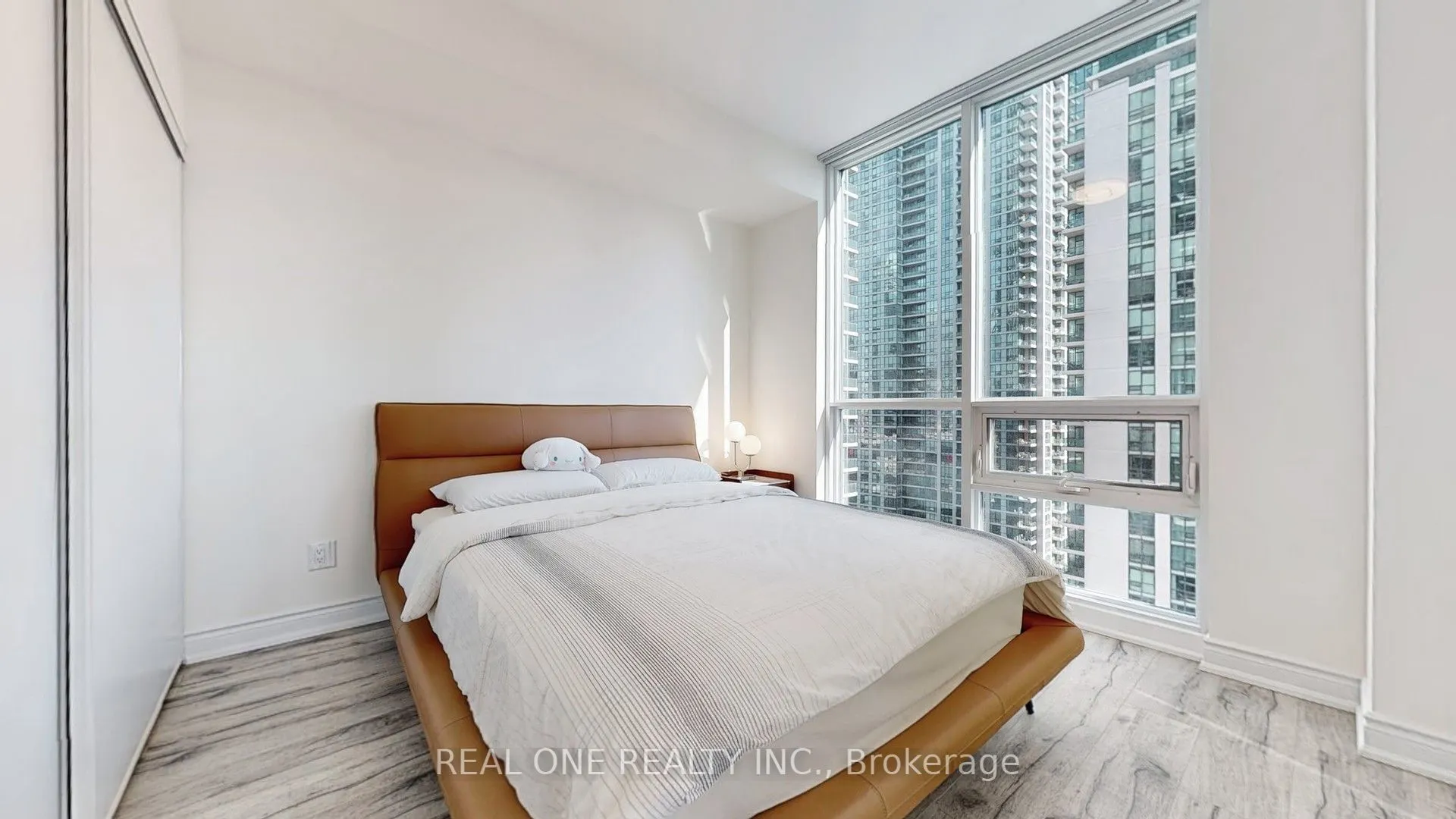 33 Bay Street, #1708