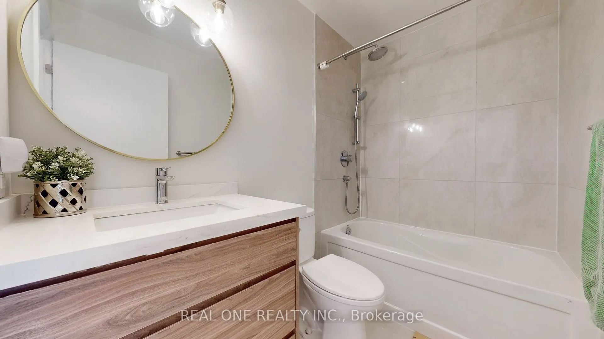 33 Bay Street, #1708