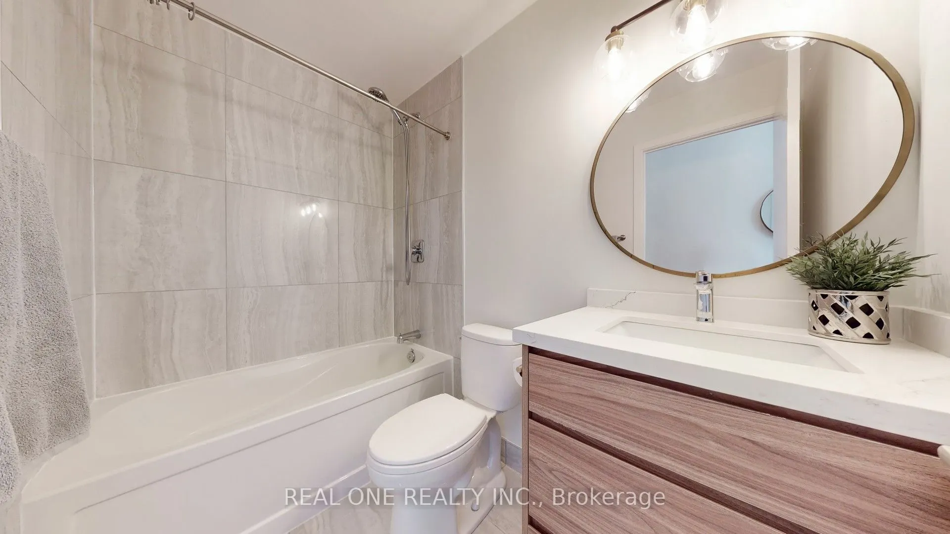 33 Bay Street, #1708