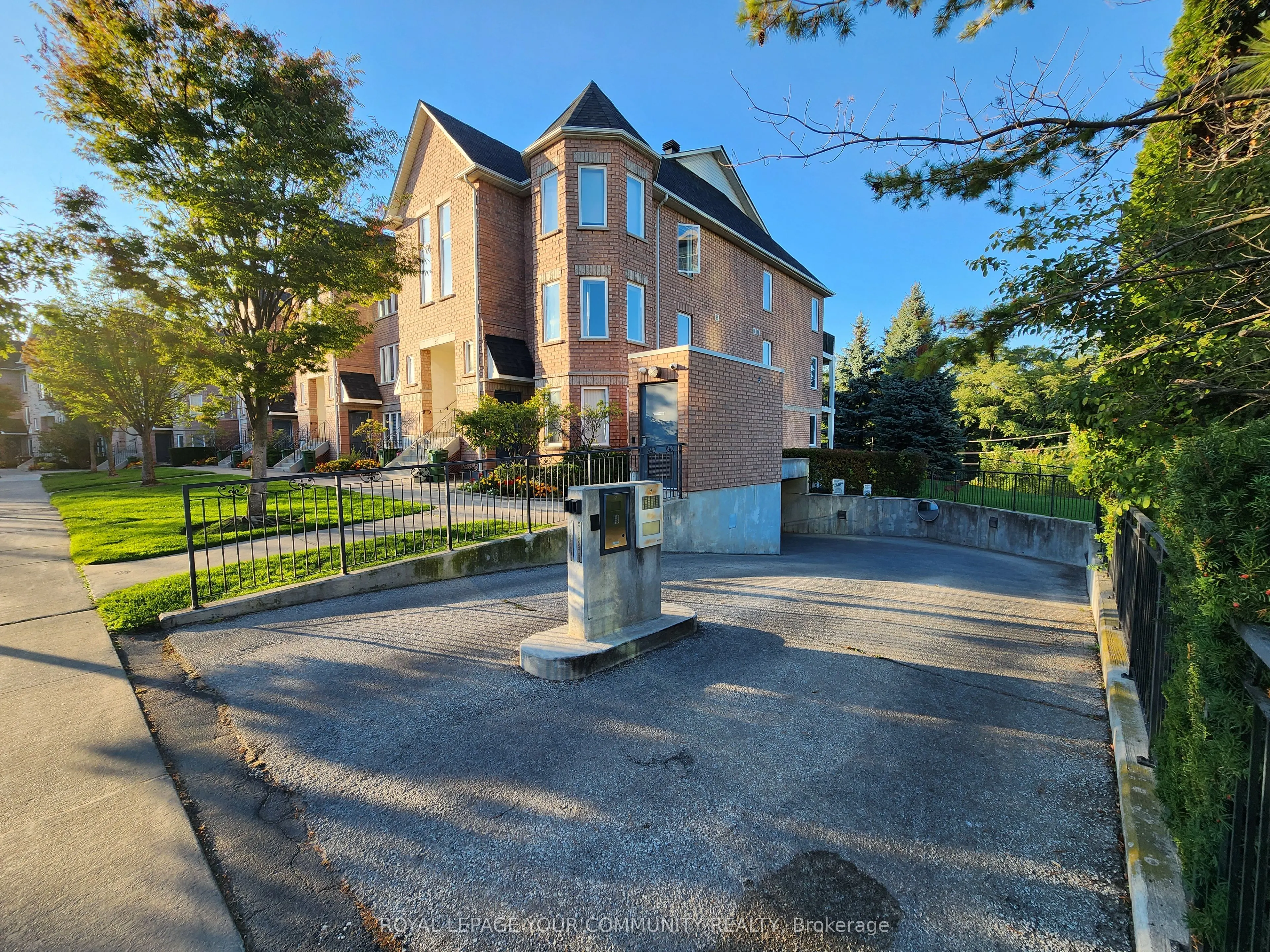 80 Aerodrome Crescent, #202