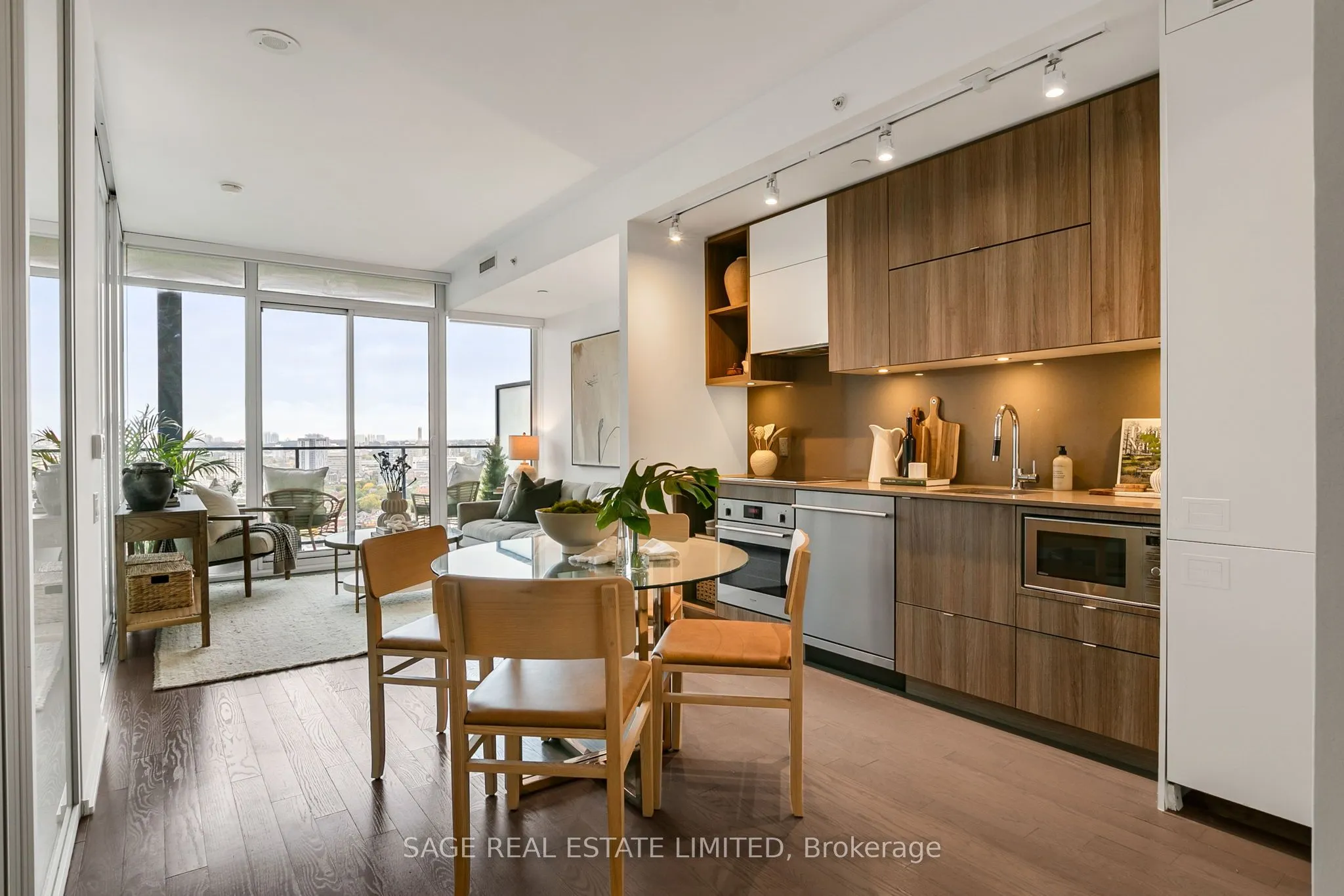 125 Peter Street, #2504