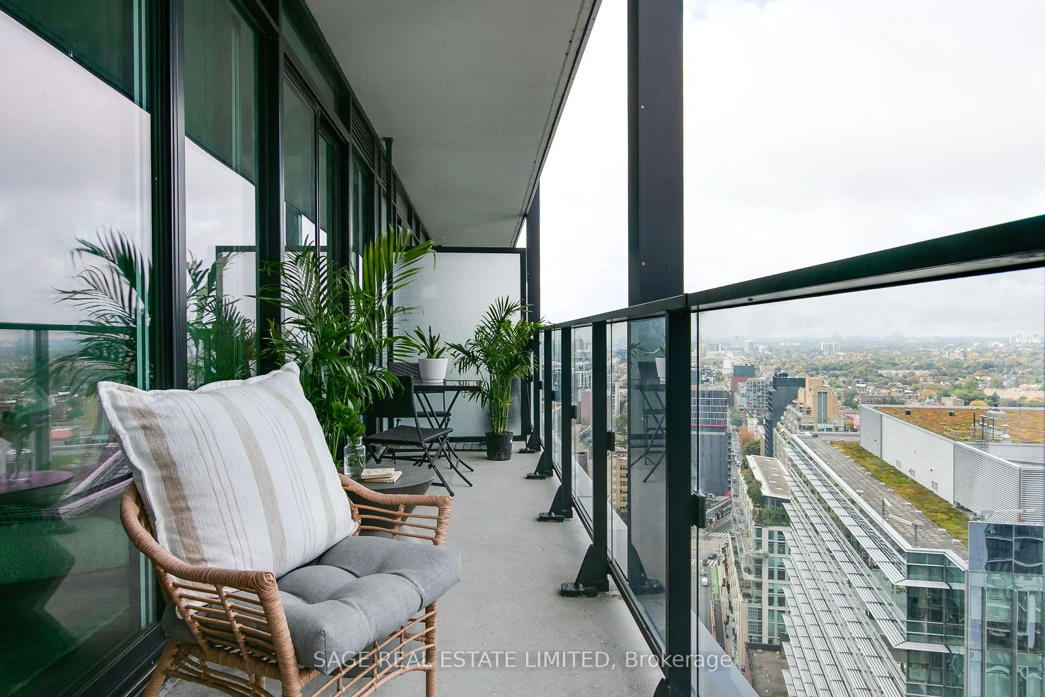 125 Peter Street, #2504