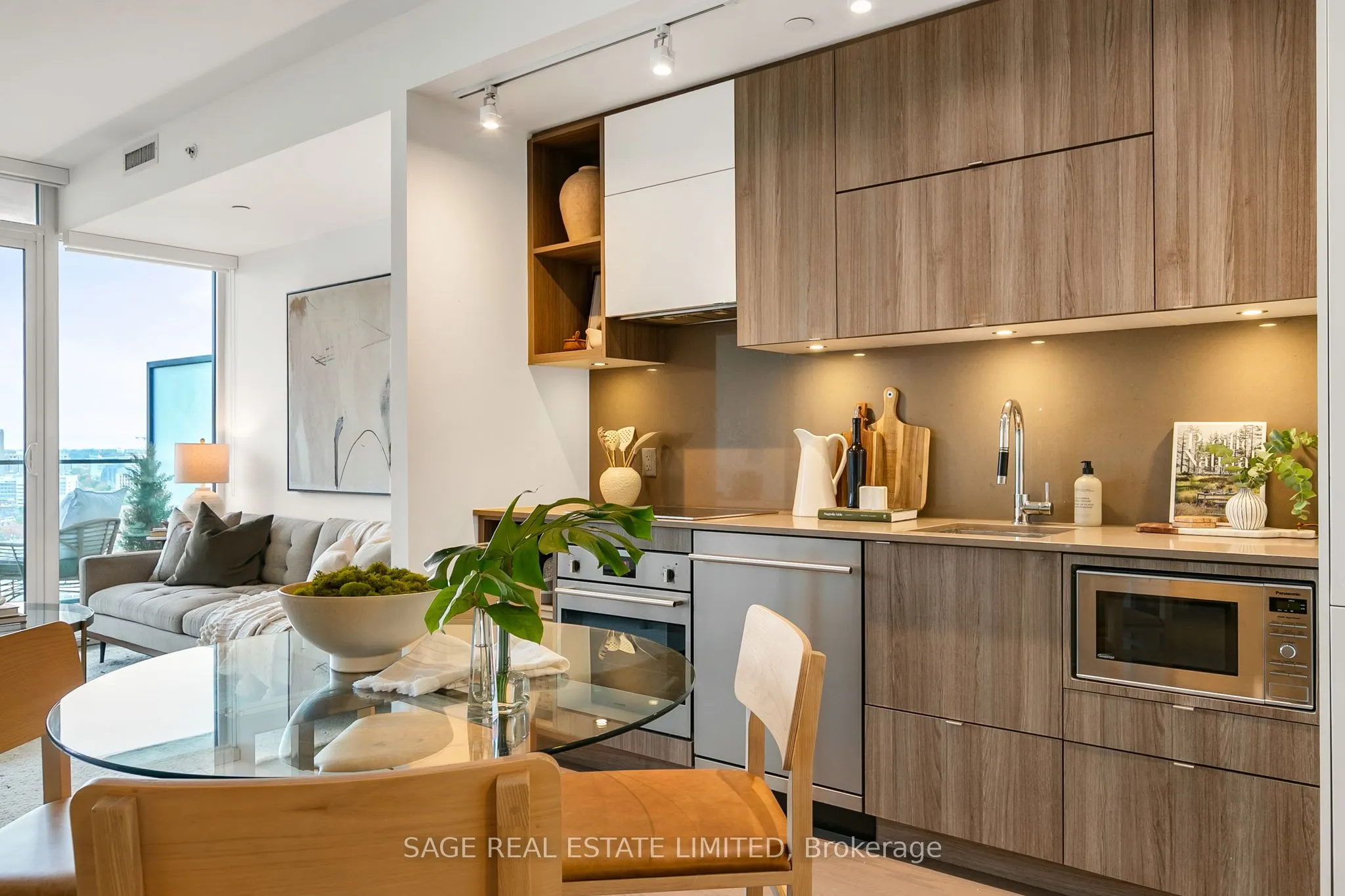 125 Peter Street, #2504