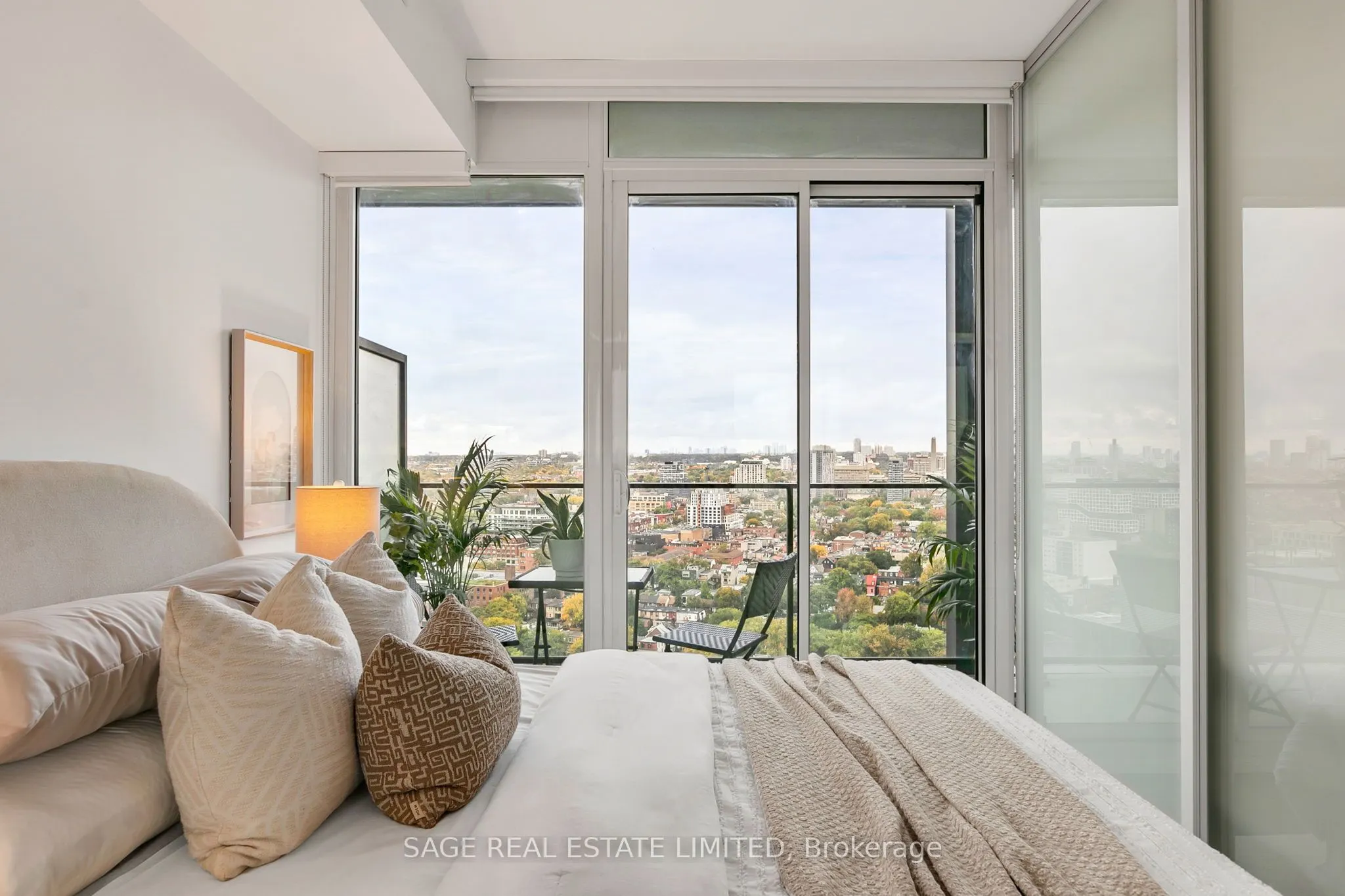 125 Peter Street, #2504