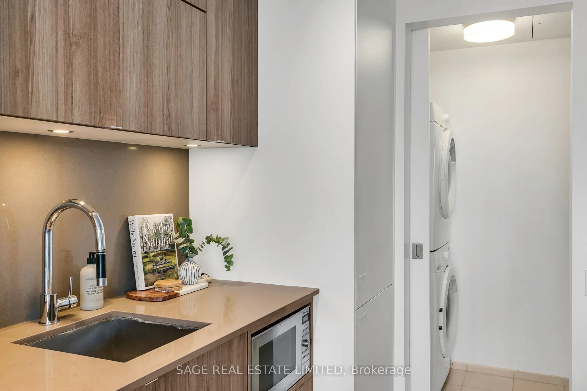 125 Peter Street, #2504