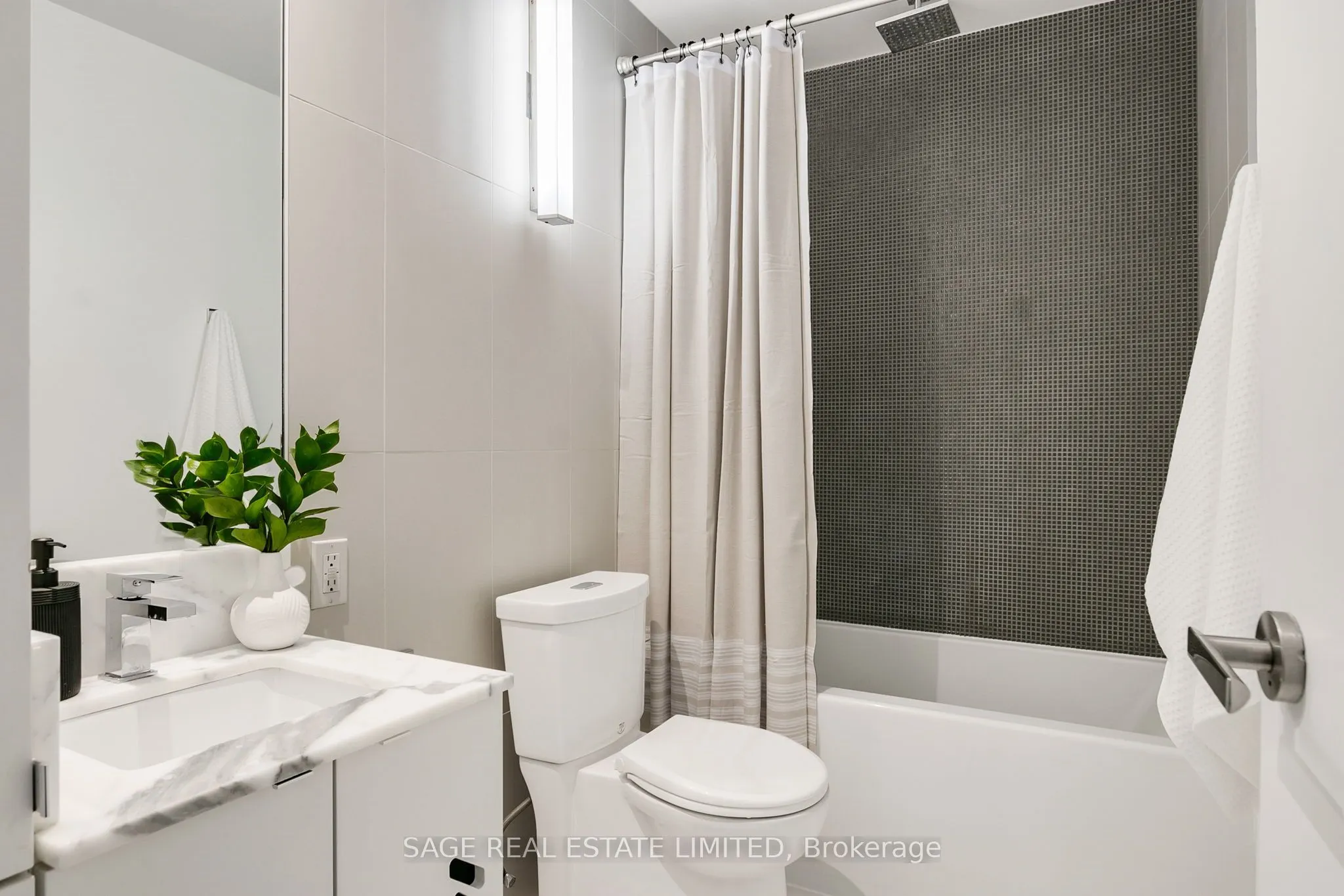 125 Peter Street, #2504