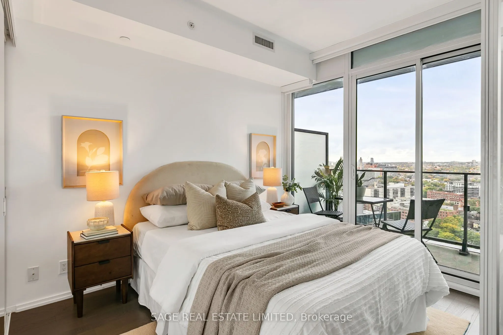125 Peter Street, #2504