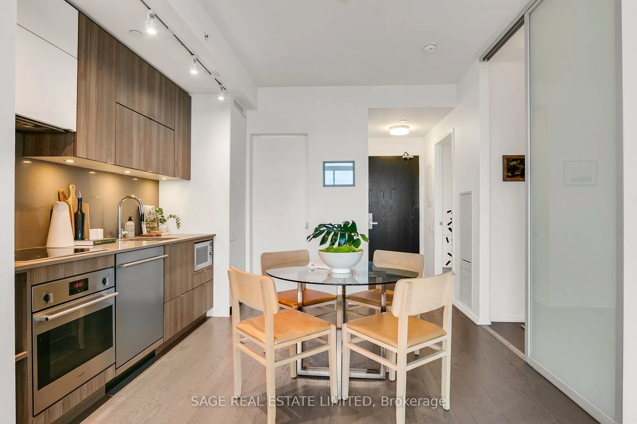 125 Peter Street, #2504