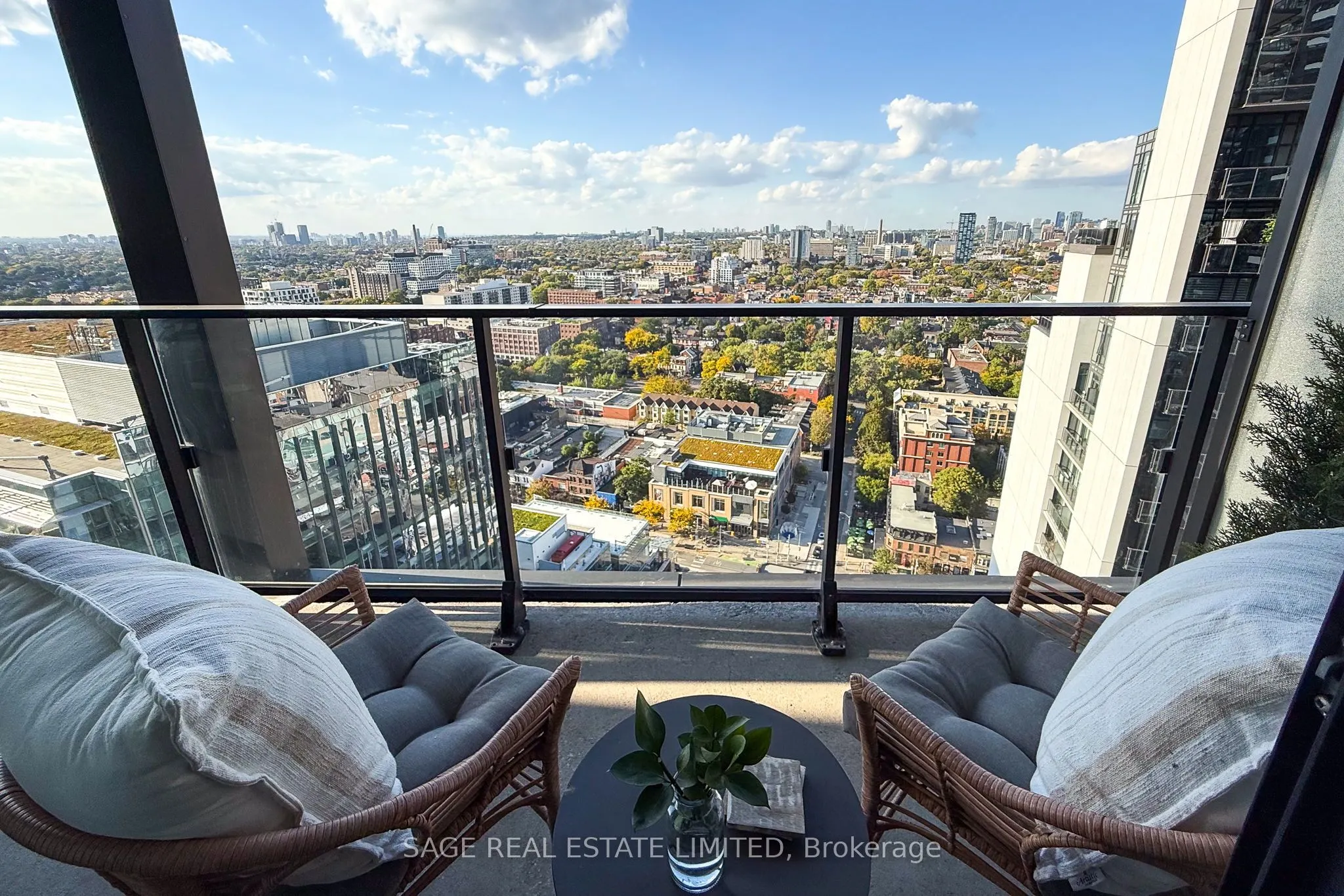 125 Peter Street, #2504