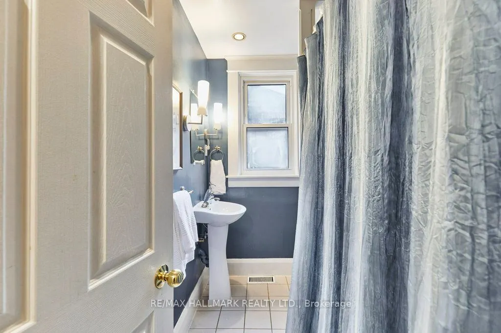 437 Davisville Avenue