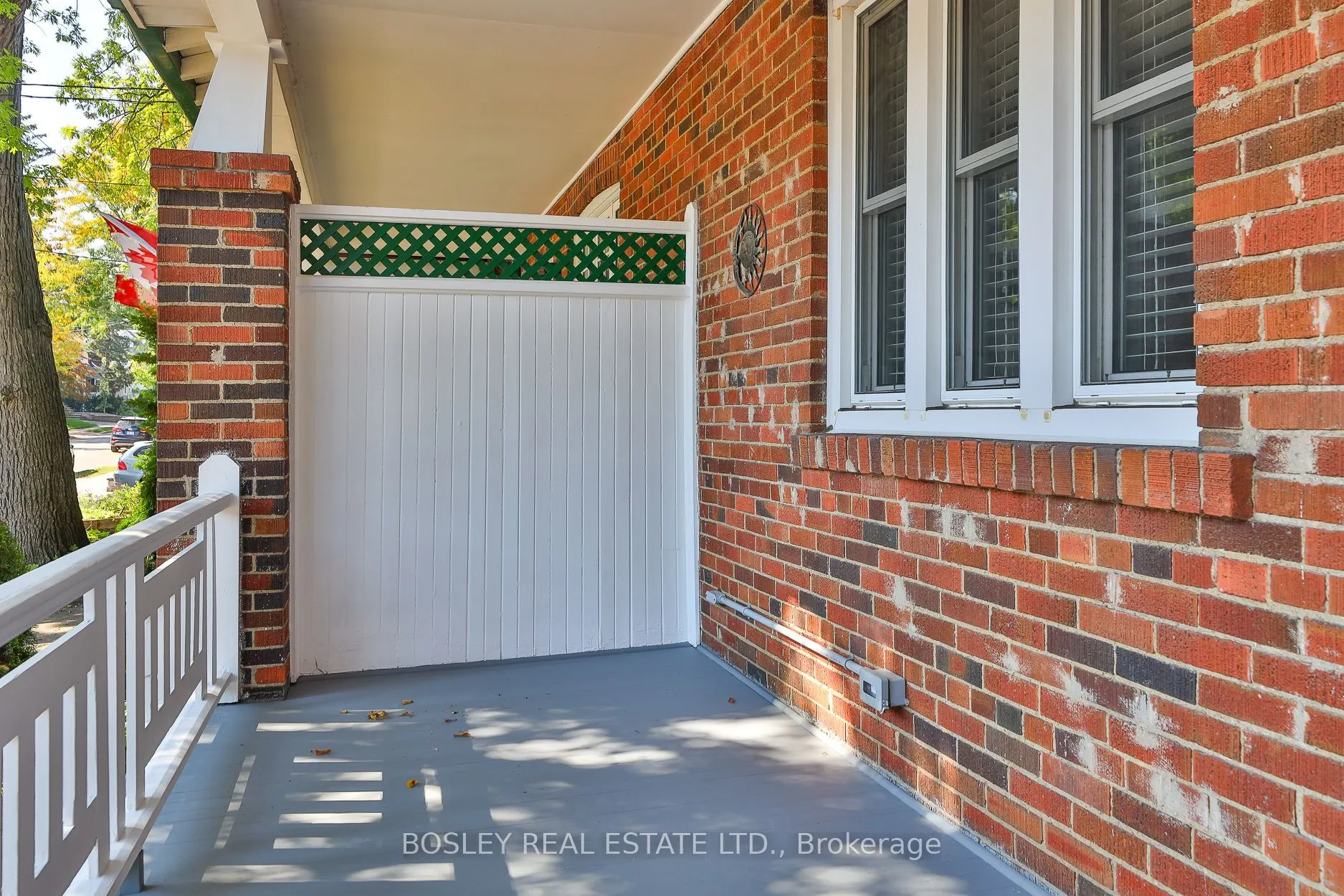 682 Hillsdale Avenue E