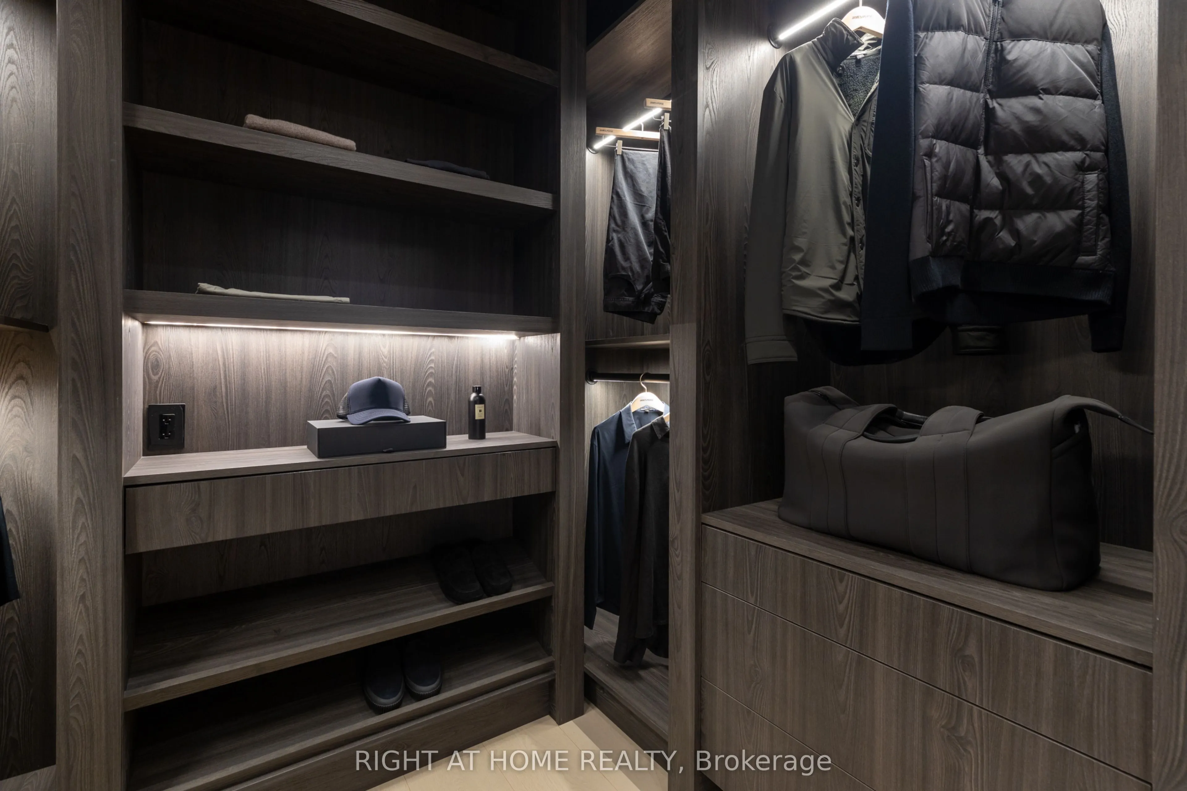 1 Roxborough Street W, #403