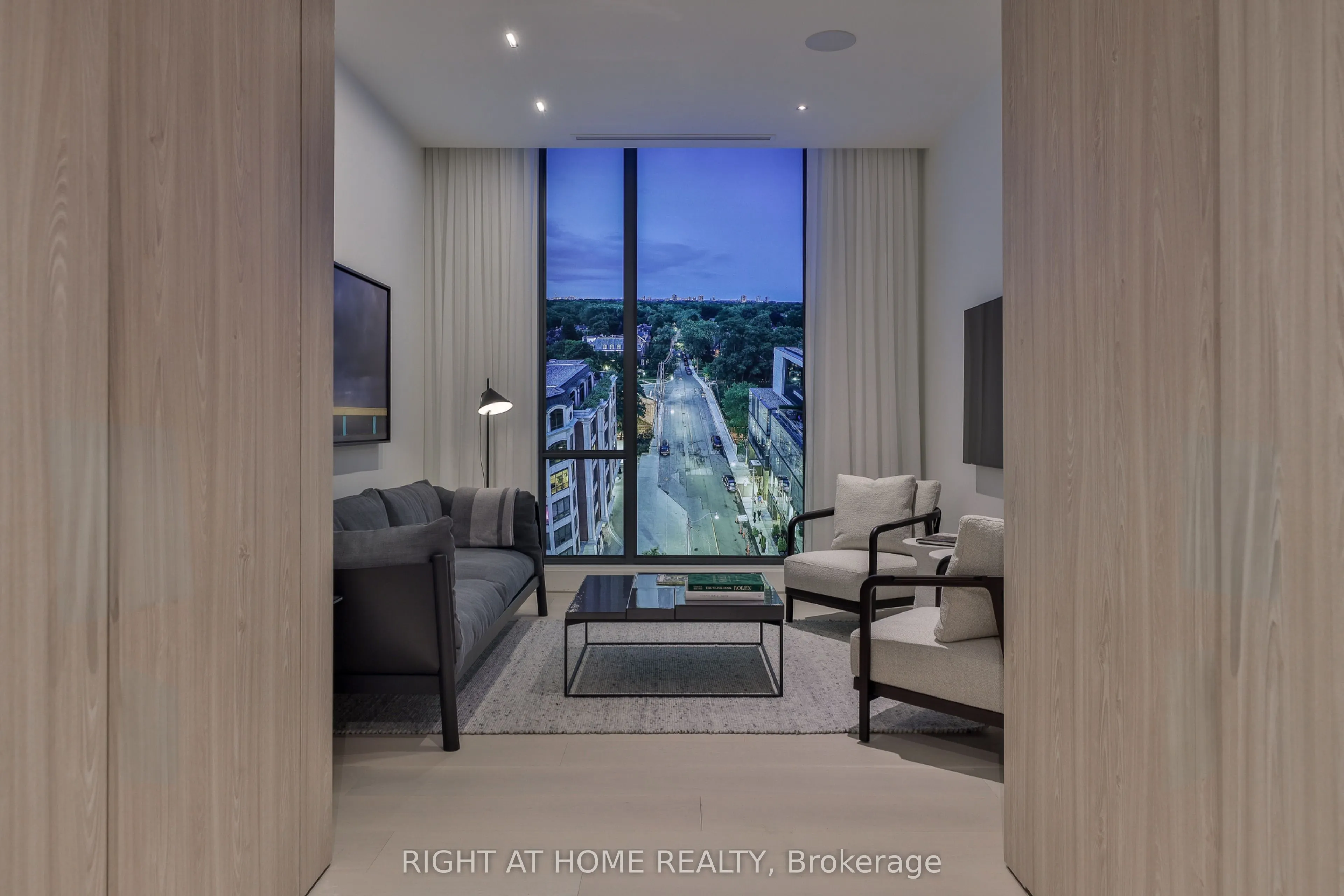 1 Roxborough Street W, #403