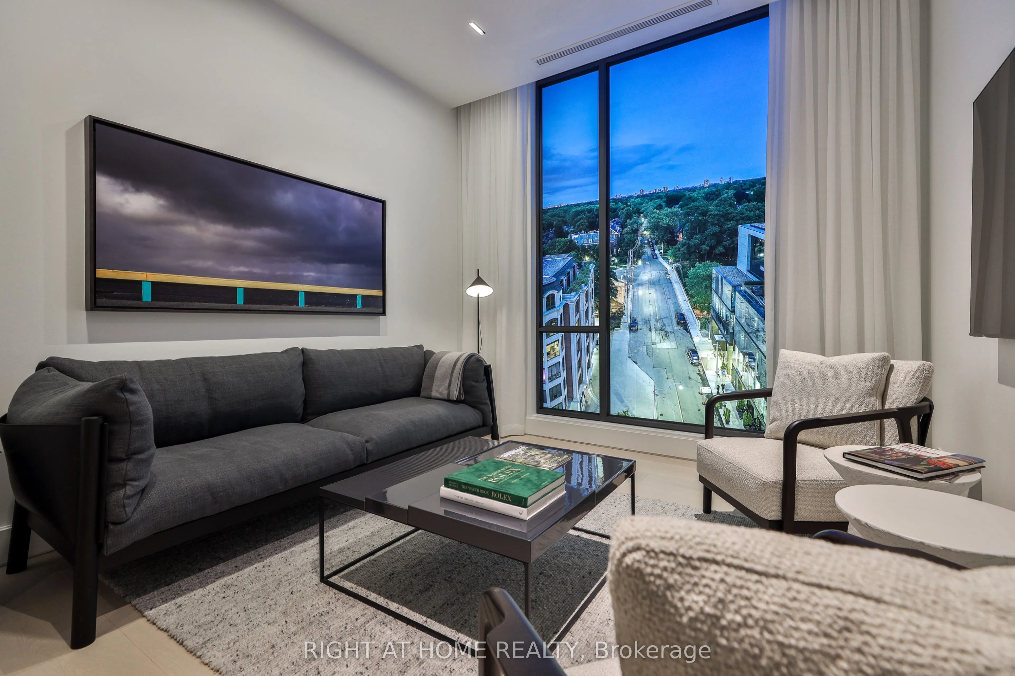 1 Roxborough Street W, #403