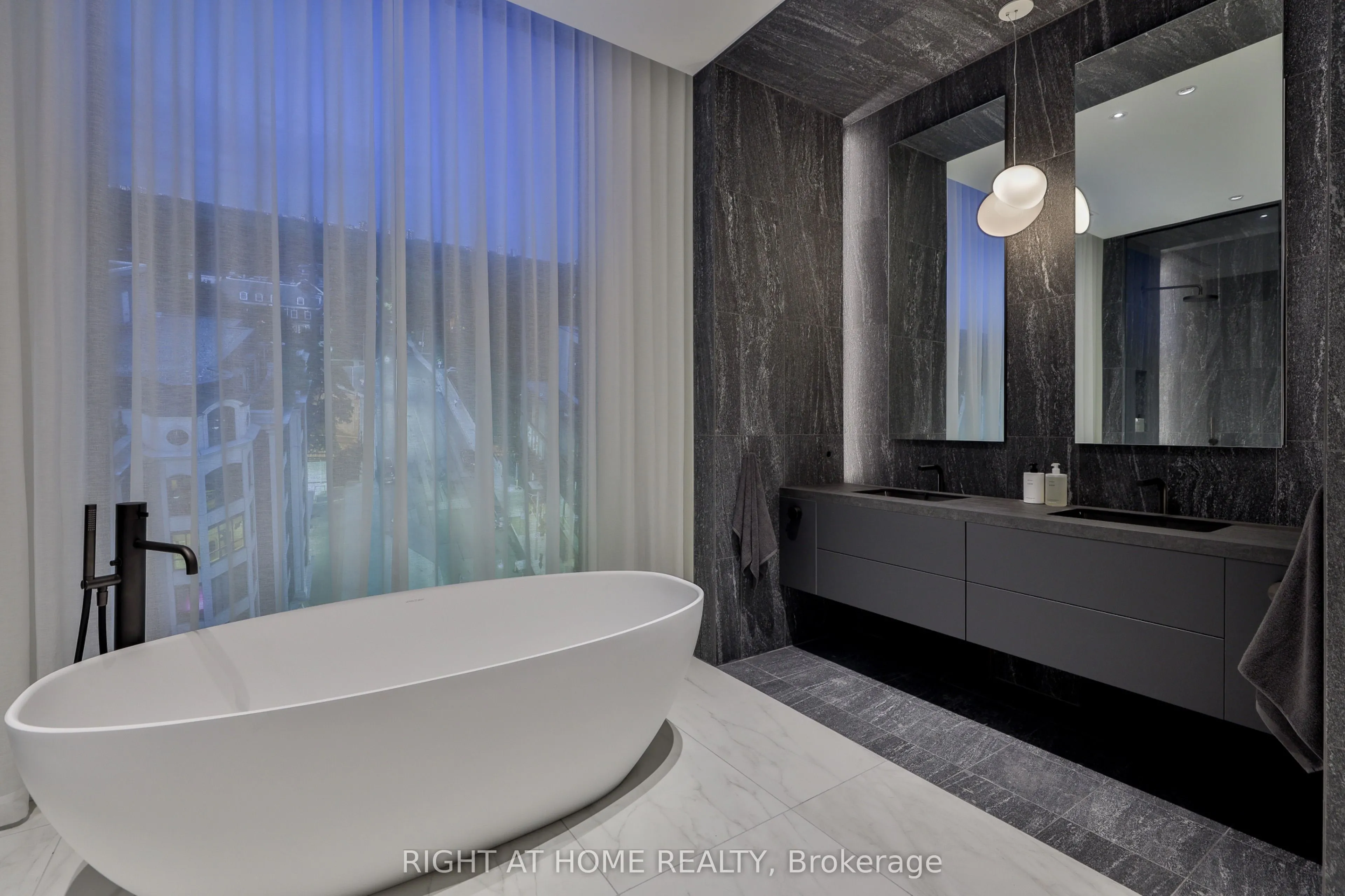 1 Roxborough Street W, #403