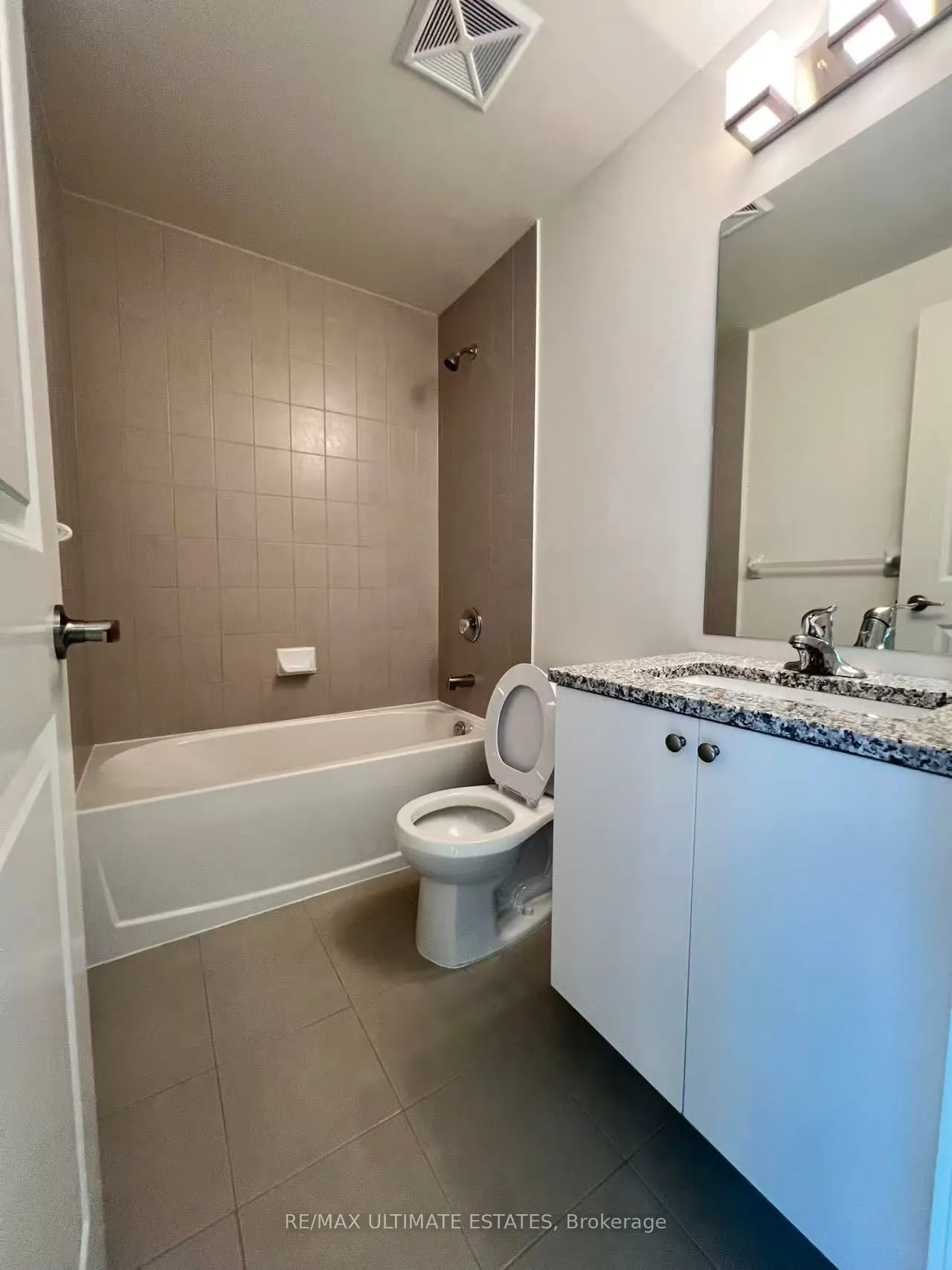 4955 Yonge Street, #1819
