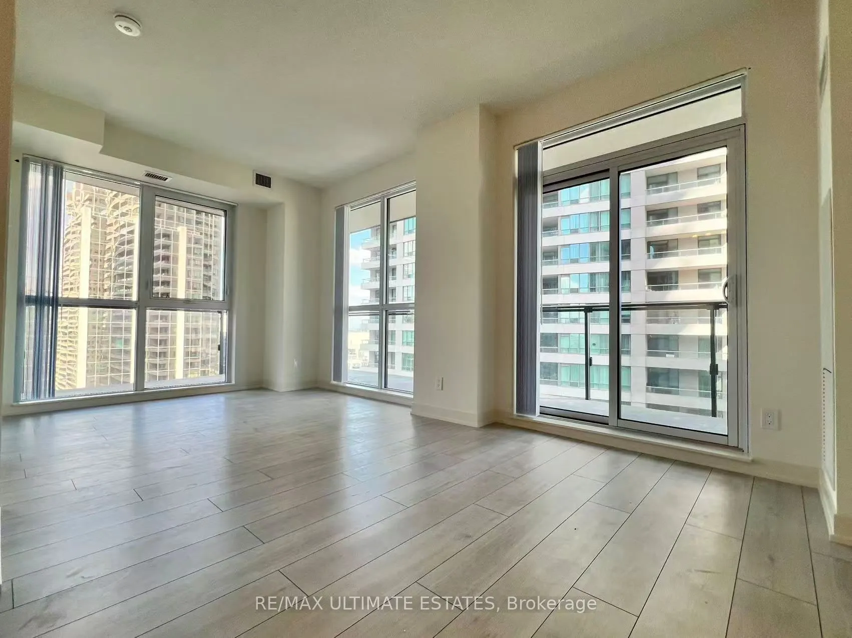 4955 Yonge Street, #1819
