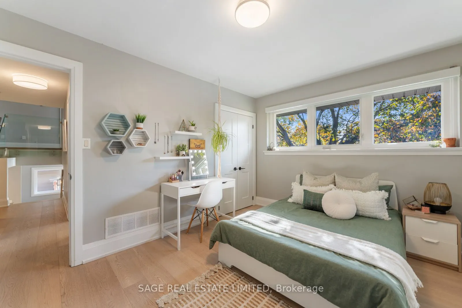 10 Lionel Heights Crescent