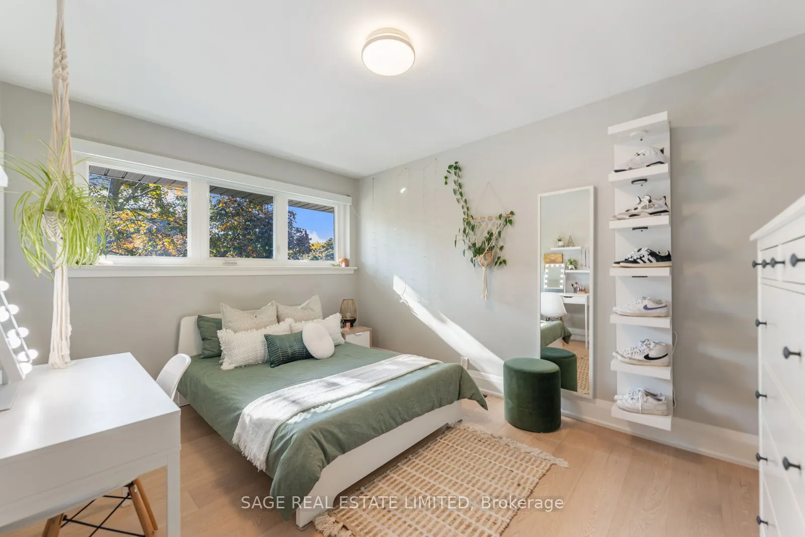 10 Lionel Heights Crescent
