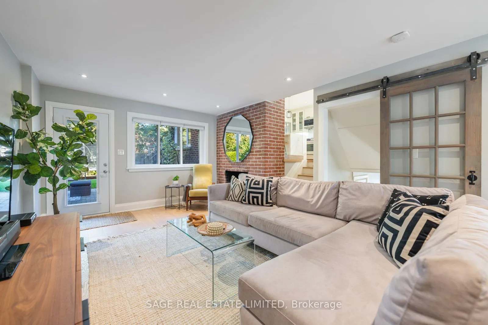 10 Lionel Heights Crescent