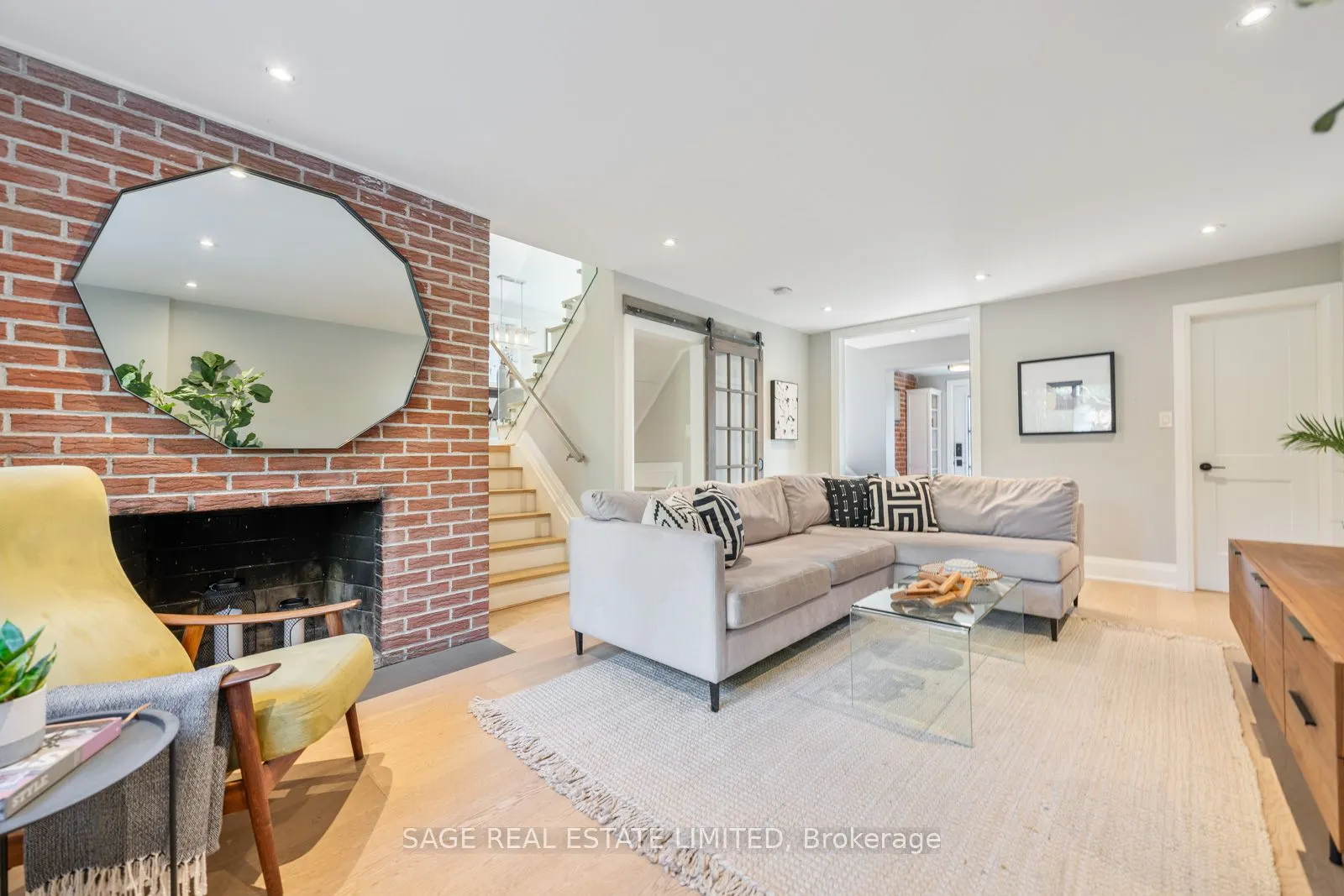 10 Lionel Heights Crescent