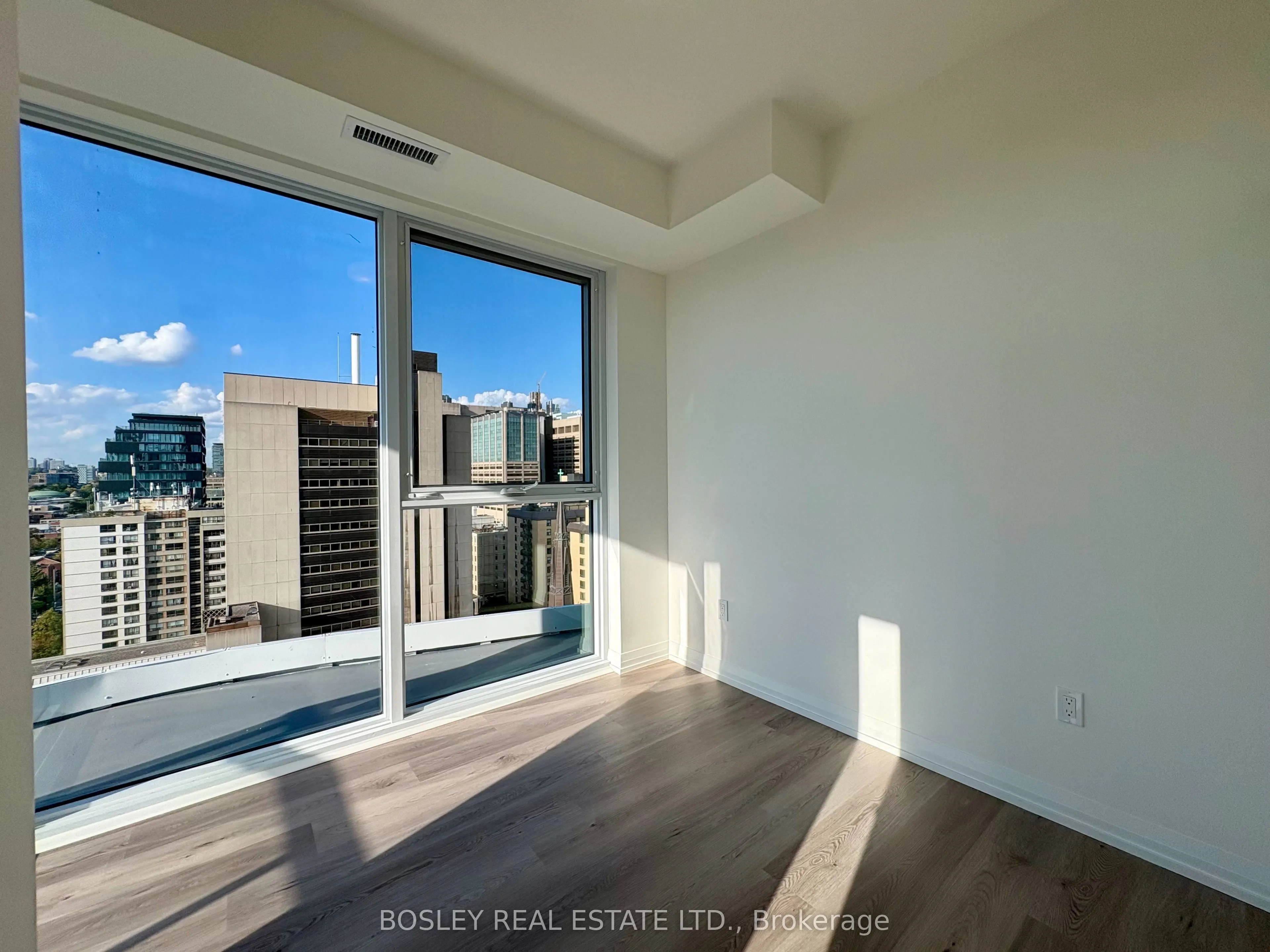 280 Dundas Street W, #1611