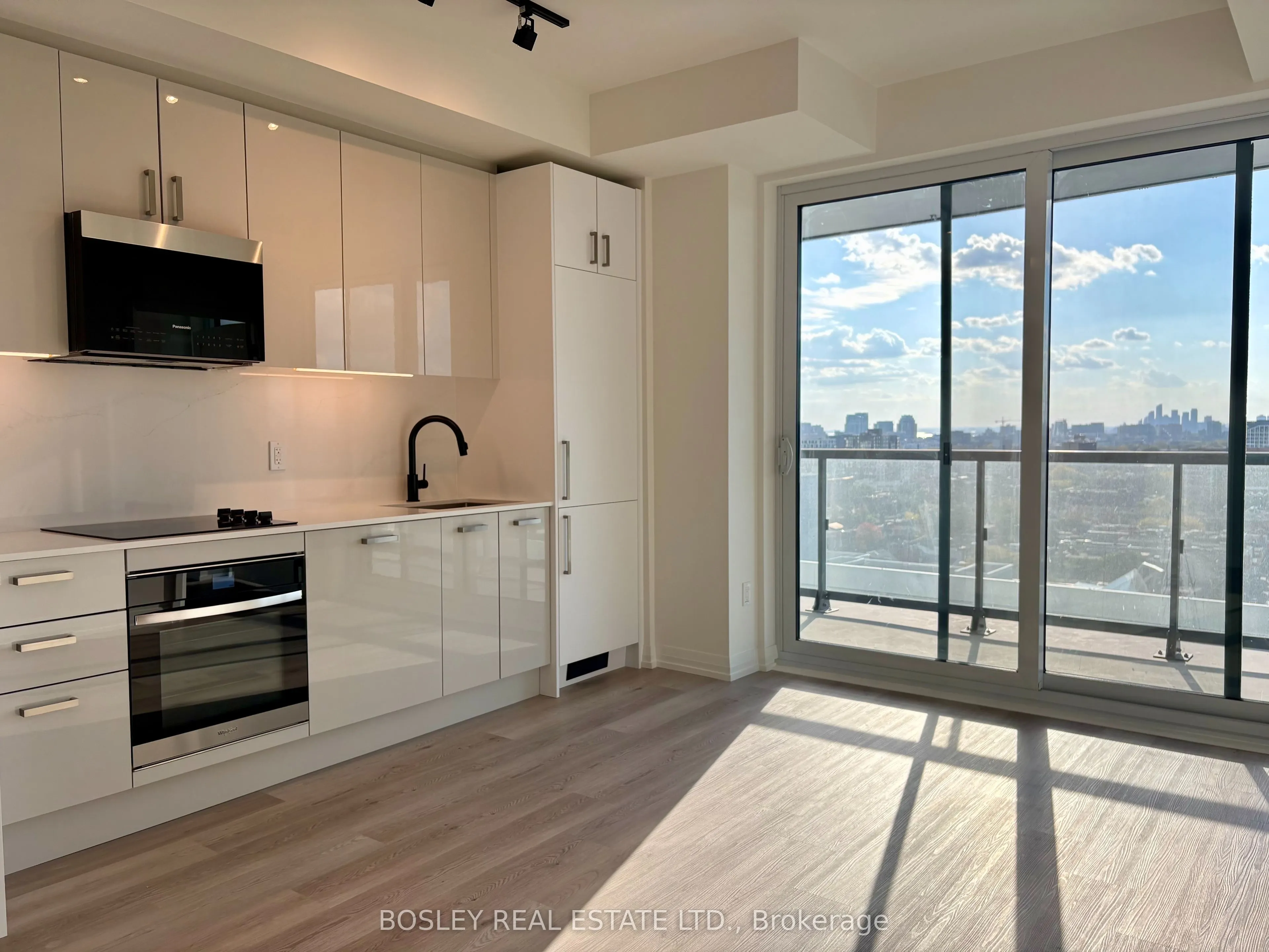 280 Dundas Street W, #1611