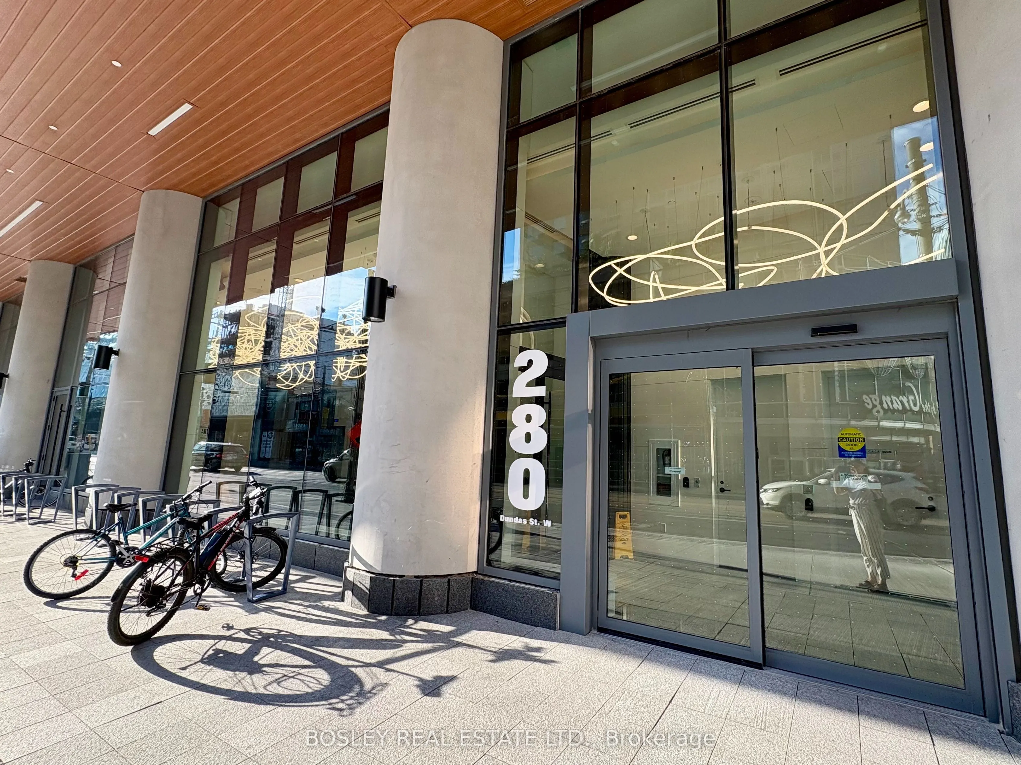 280 Dundas Street W, #1611