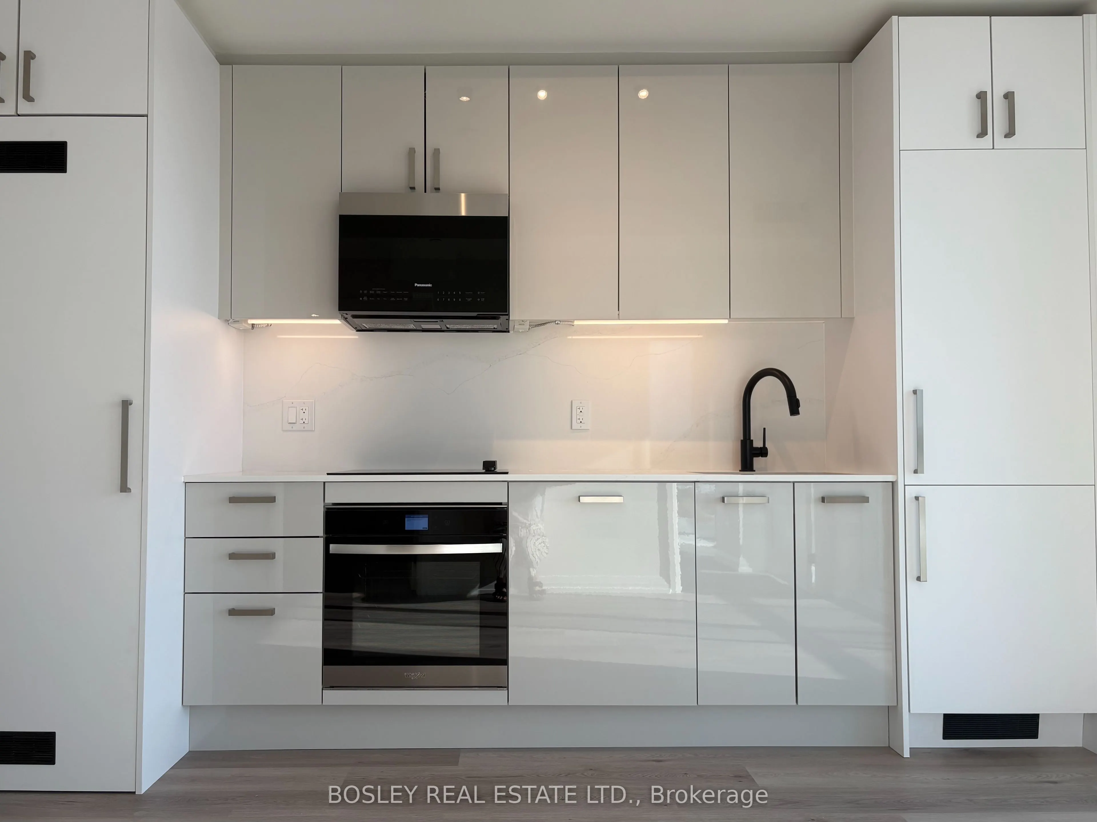 280 Dundas Street W, #1611