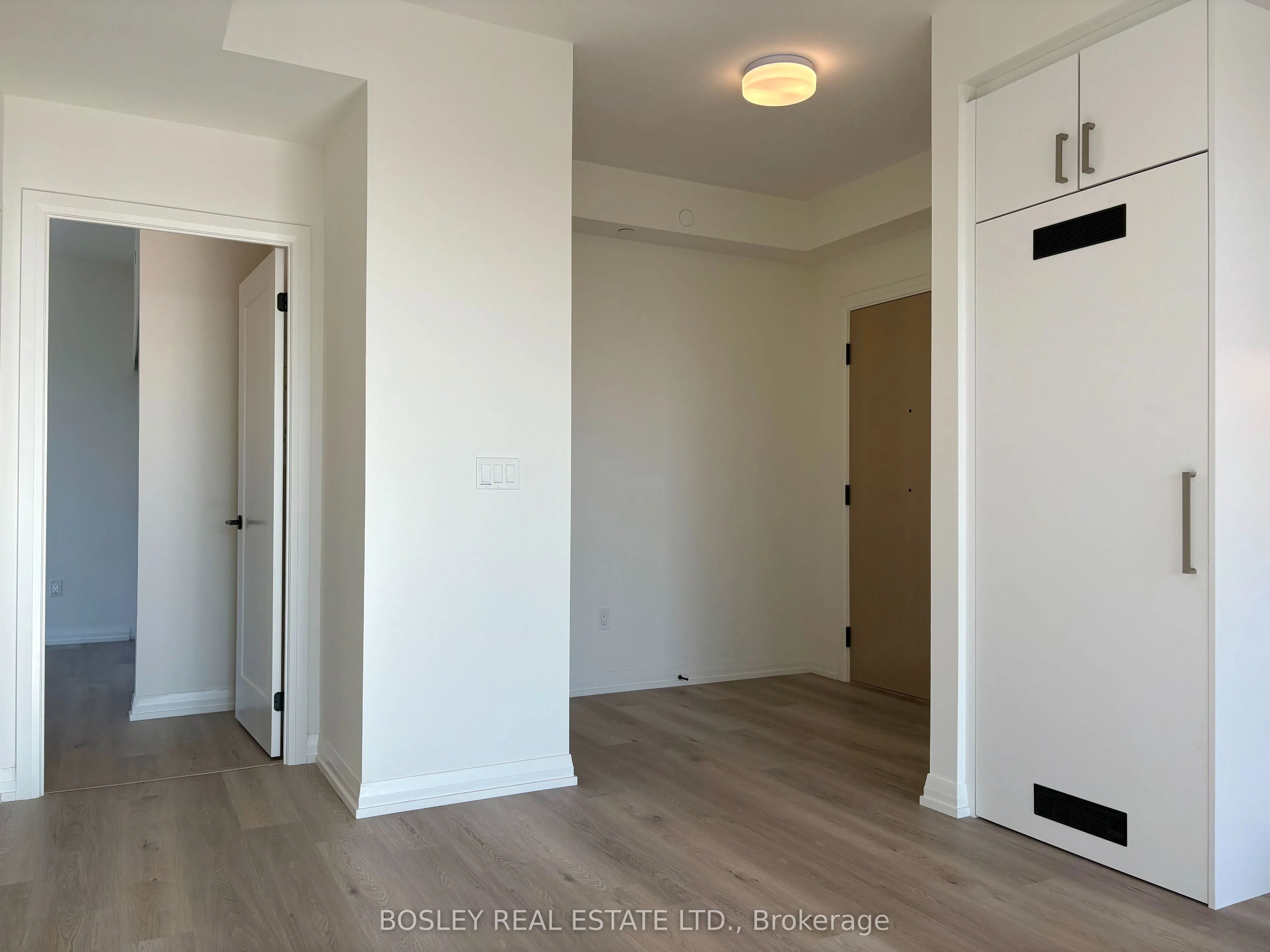 280 Dundas Street W, #1611