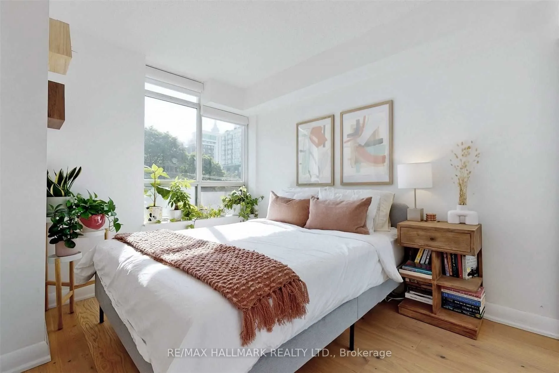 140 Bathurst Street, #408