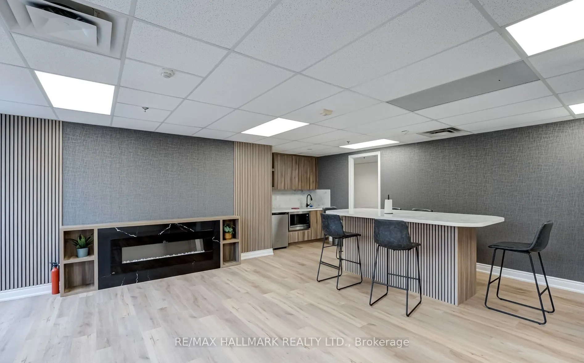 140 Bathurst Street, #408