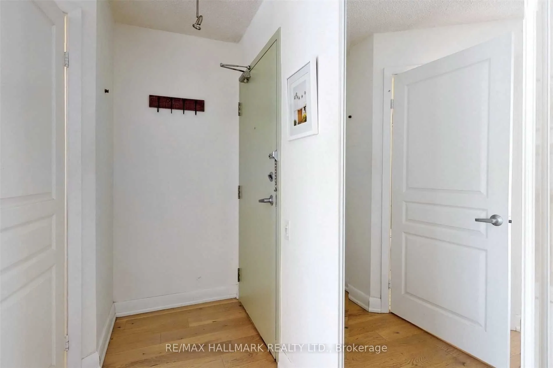 140 Bathurst Street, #408