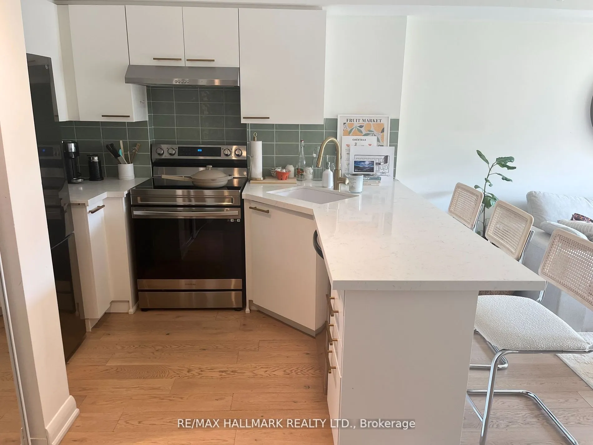 140 Bathurst Street, #408