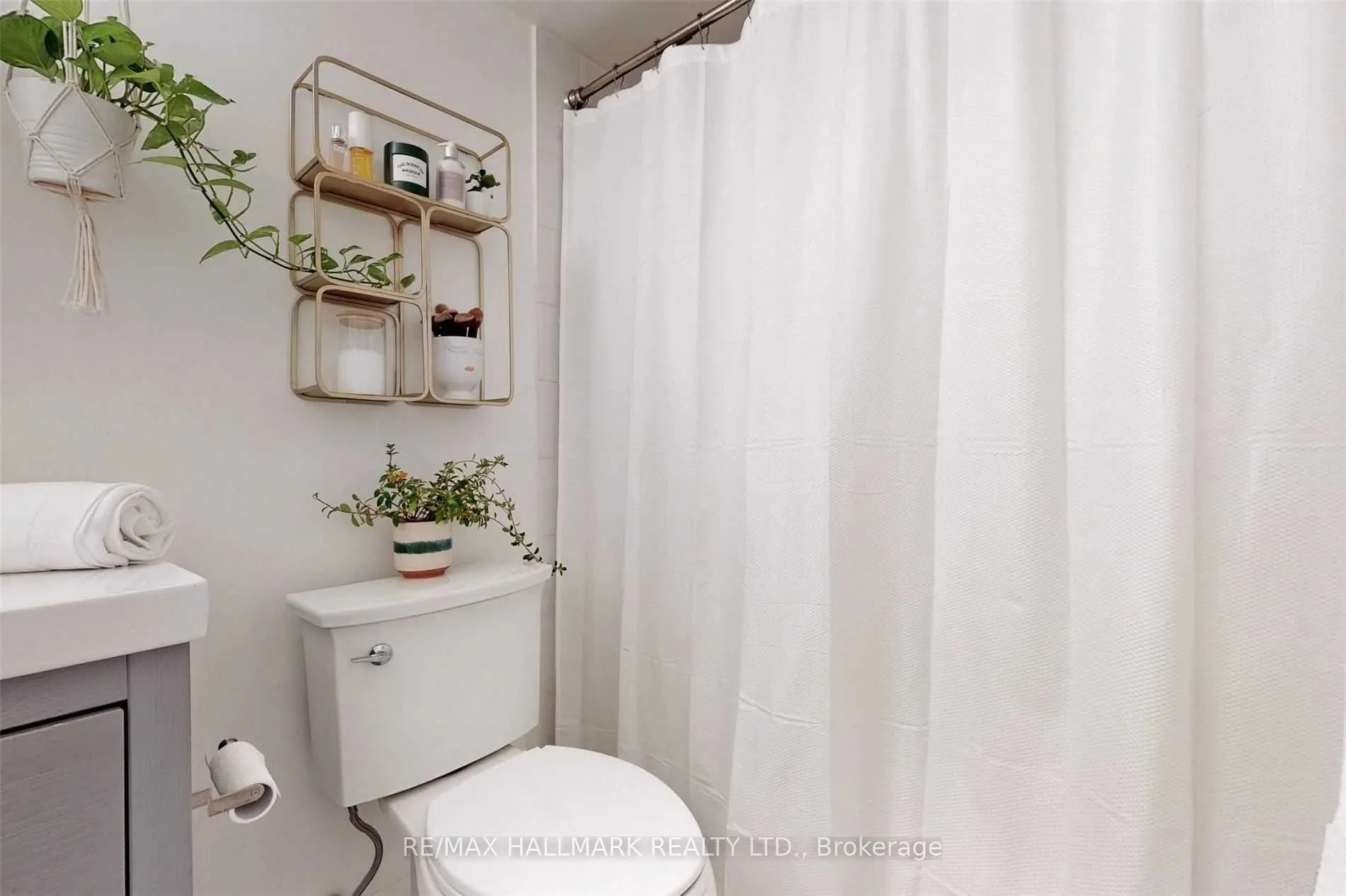 140 Bathurst Street, #408