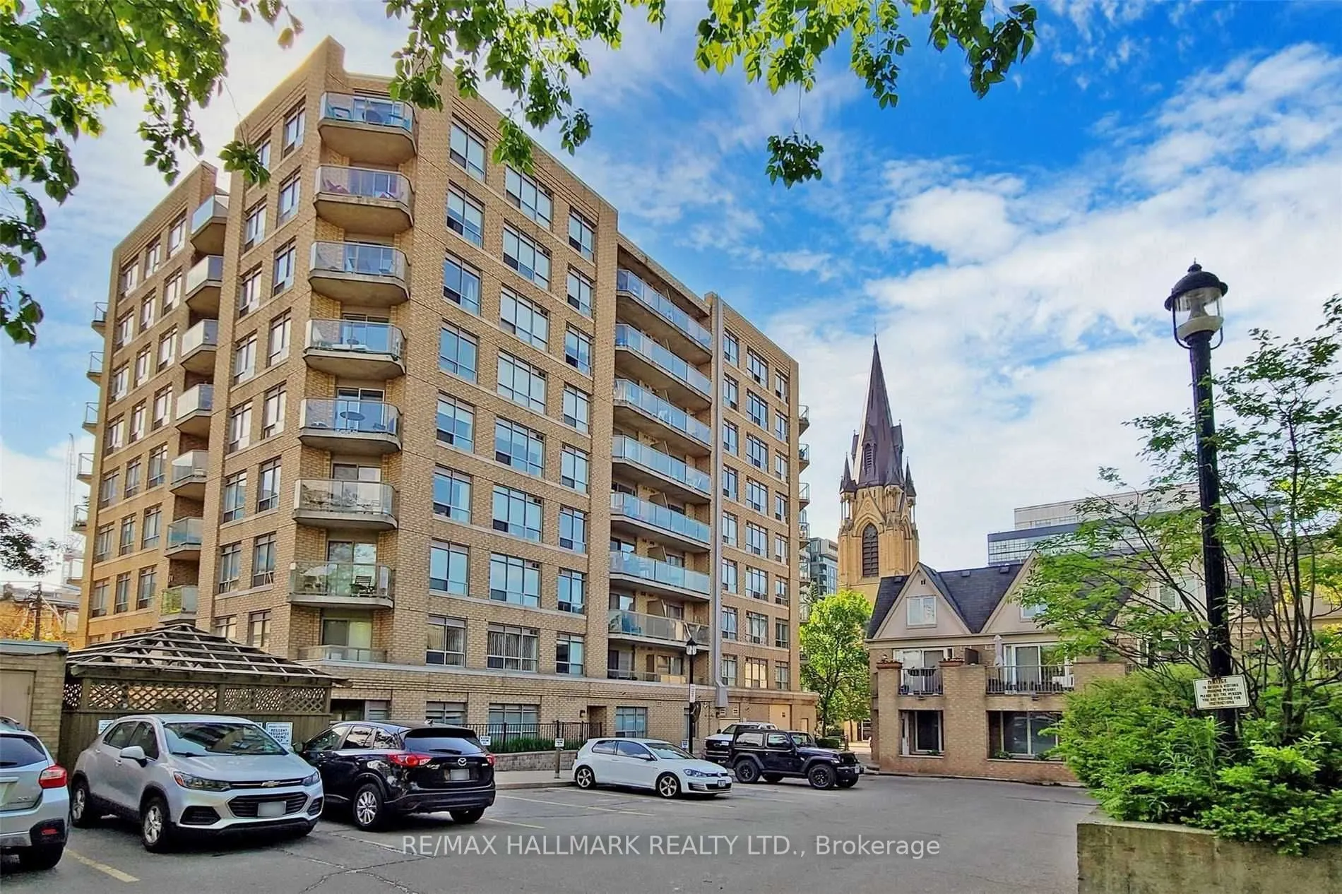 140 Bathurst Street, #408