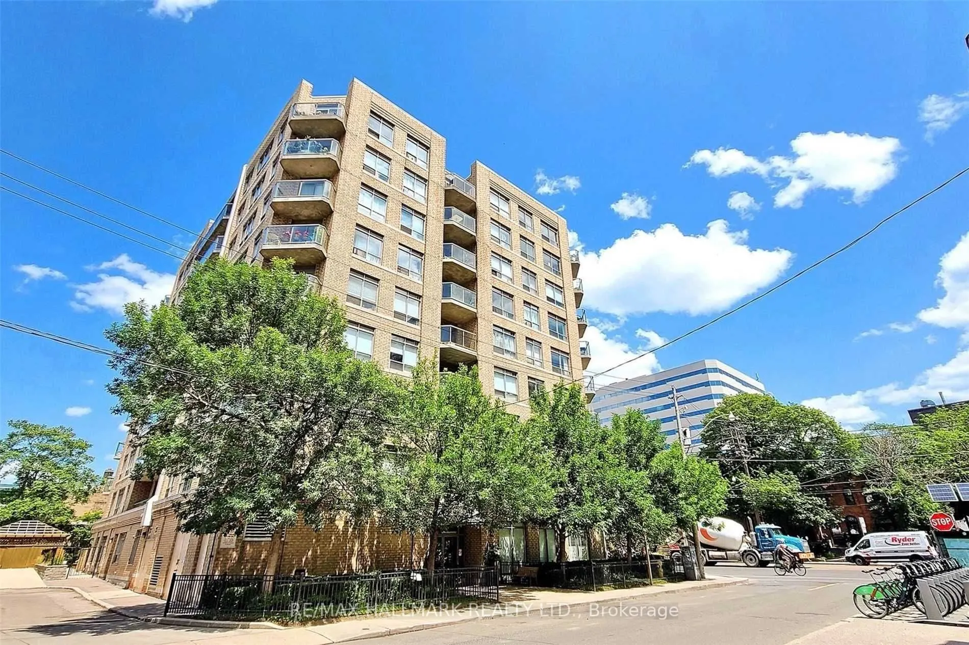 140 Bathurst Street, #408