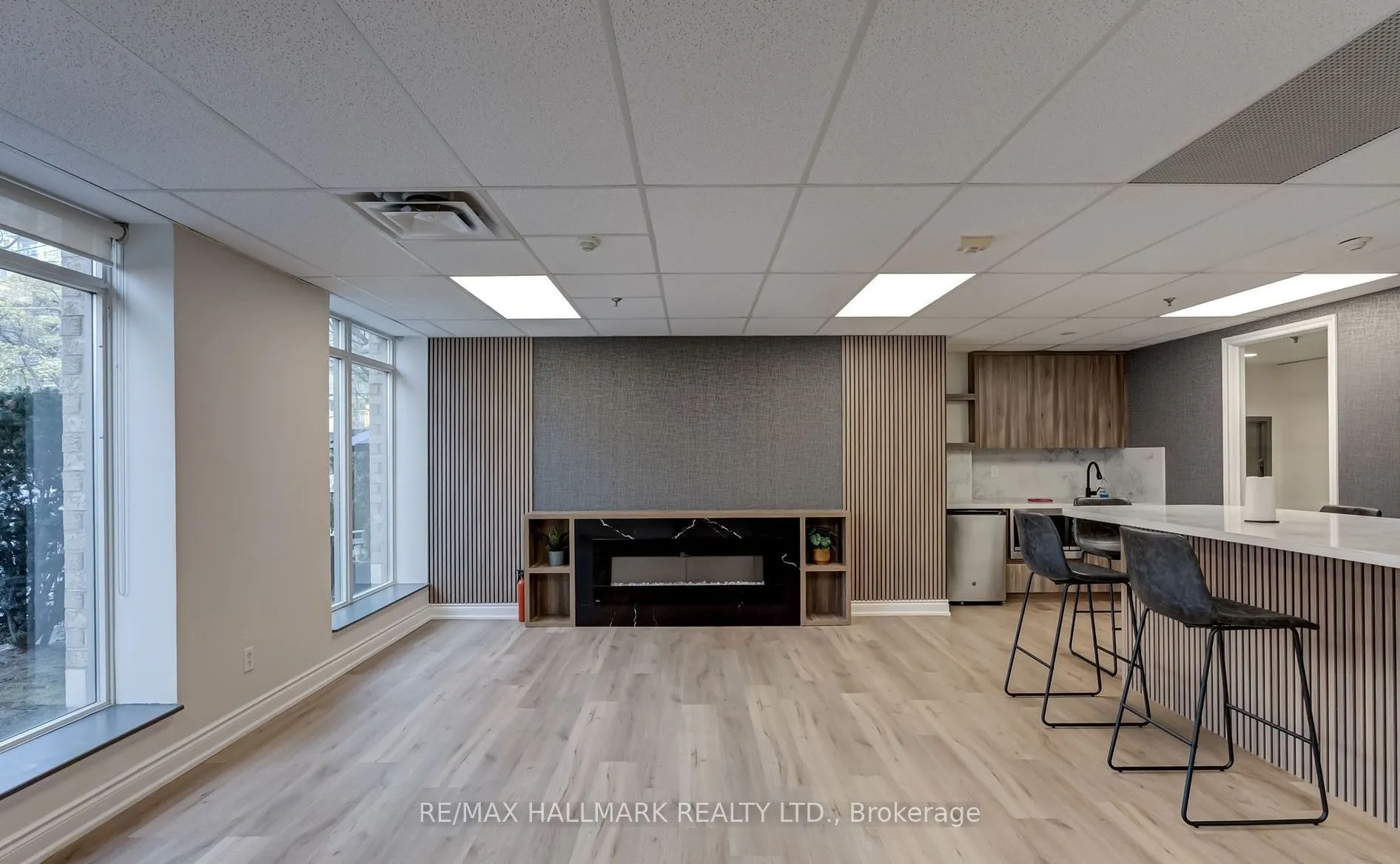 140 Bathurst Street, #408