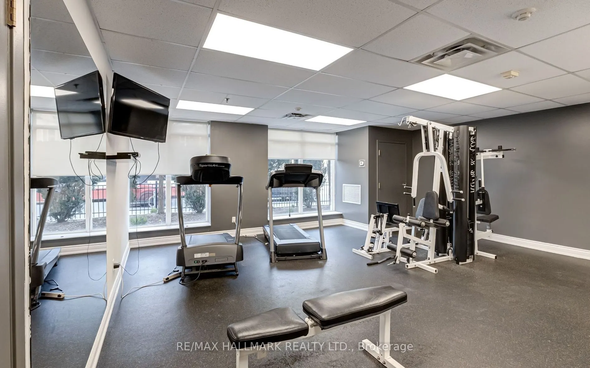 140 Bathurst Street, #408