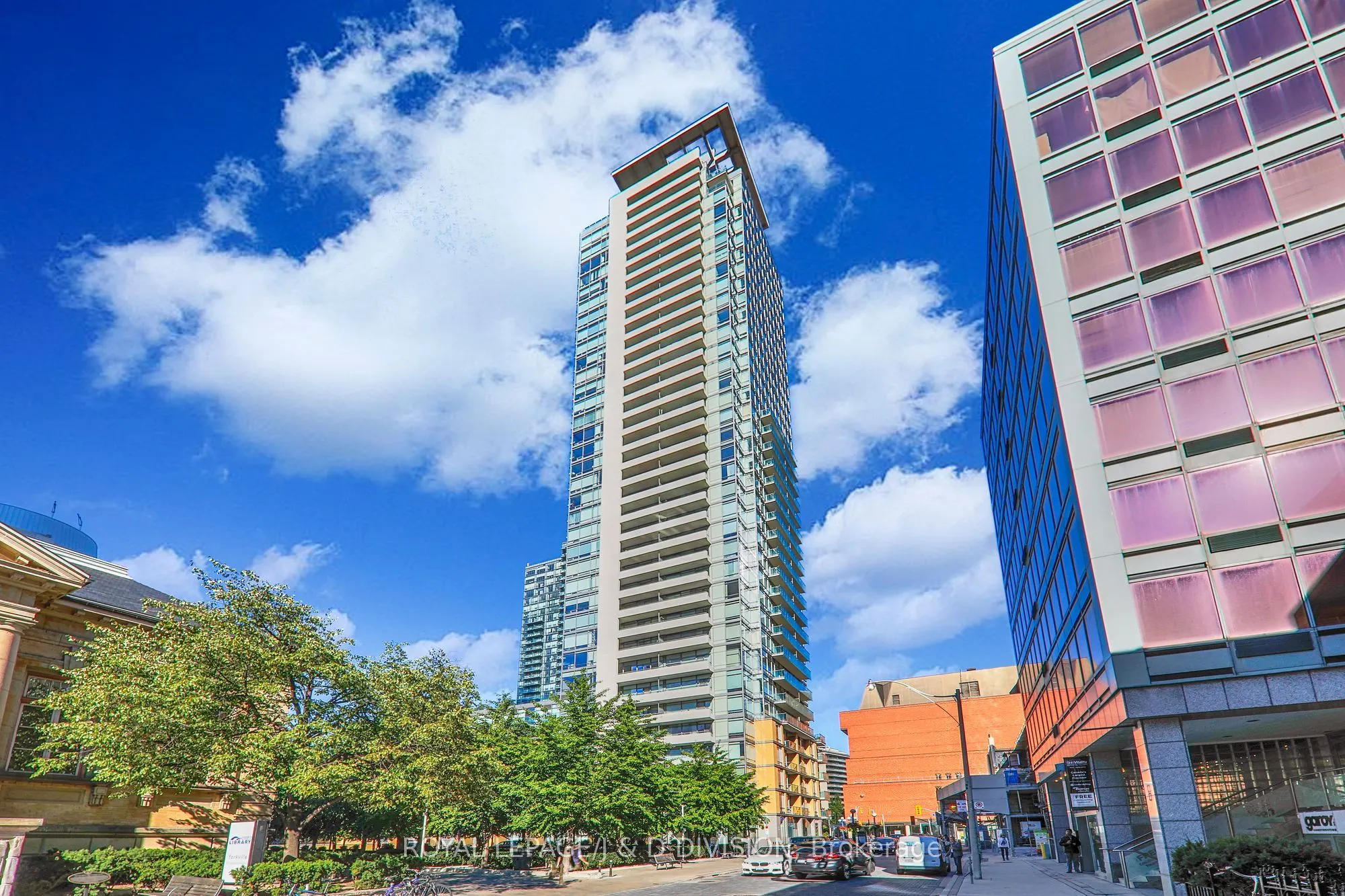 18 Yorkville Avenue, #2202
