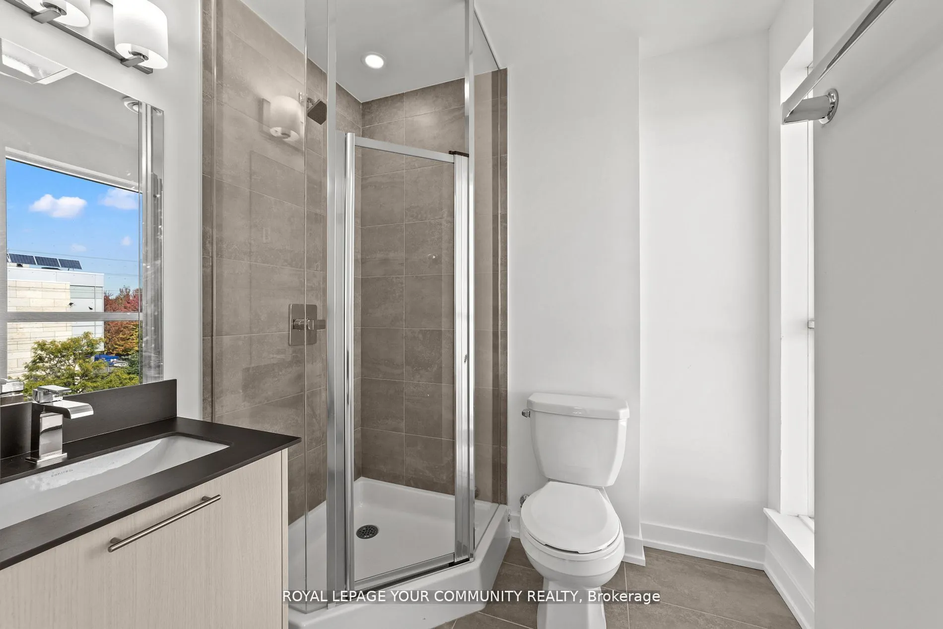 11-851 Sheppard Avenue, #3rd